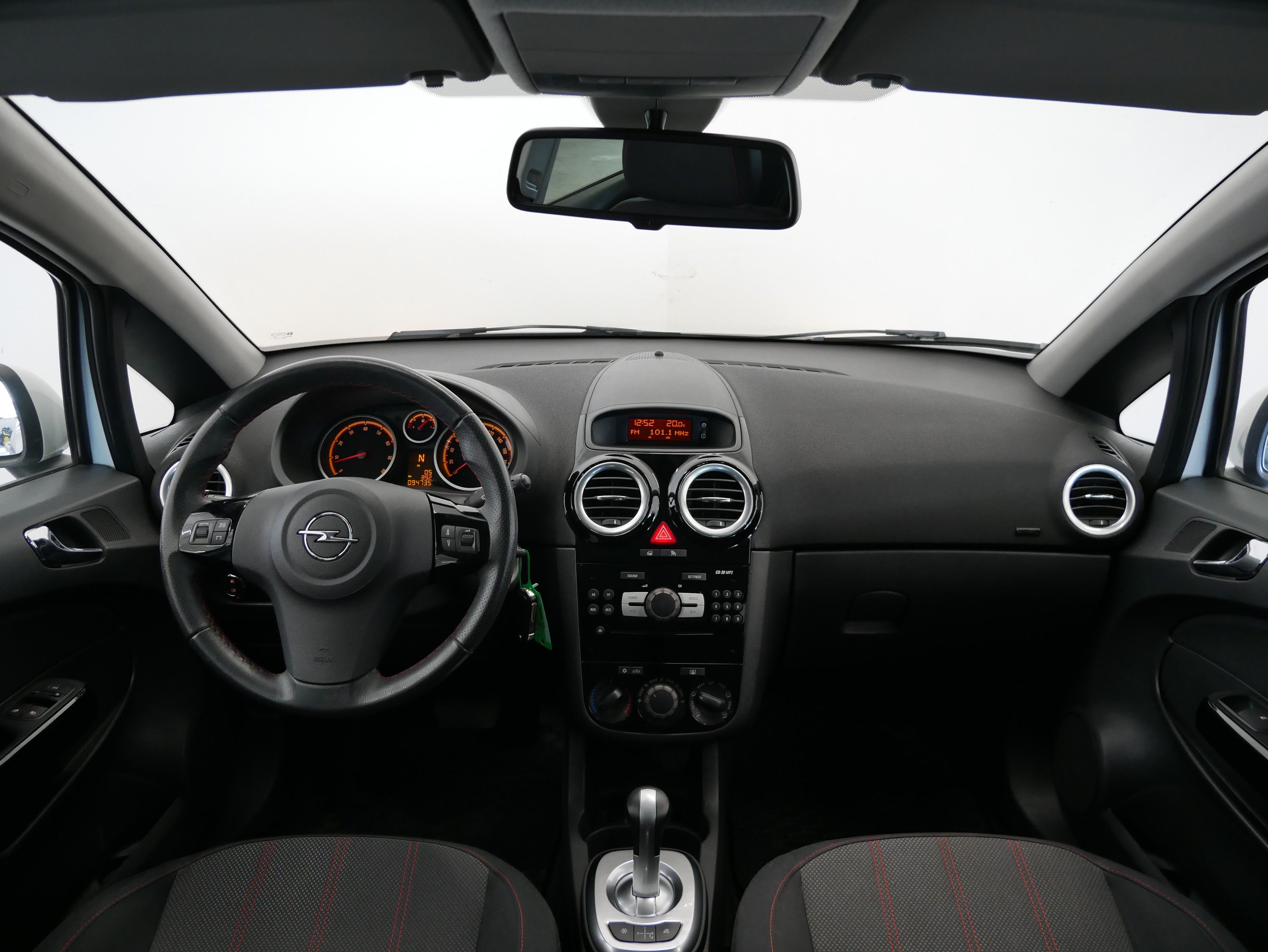 Opel Corsa, 1.2i 63 kW - fotka 5