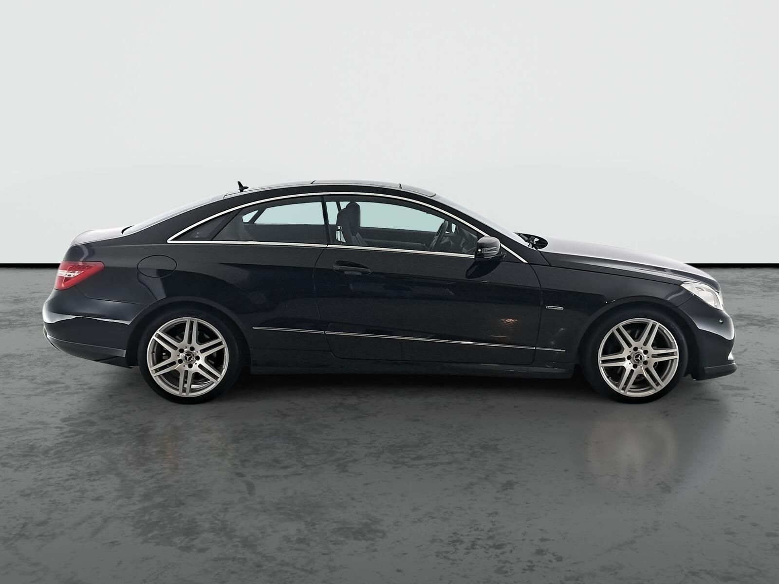 Mercedes-Benz Třídy E, 300 CDI, Automat, Kůže - fotka 6