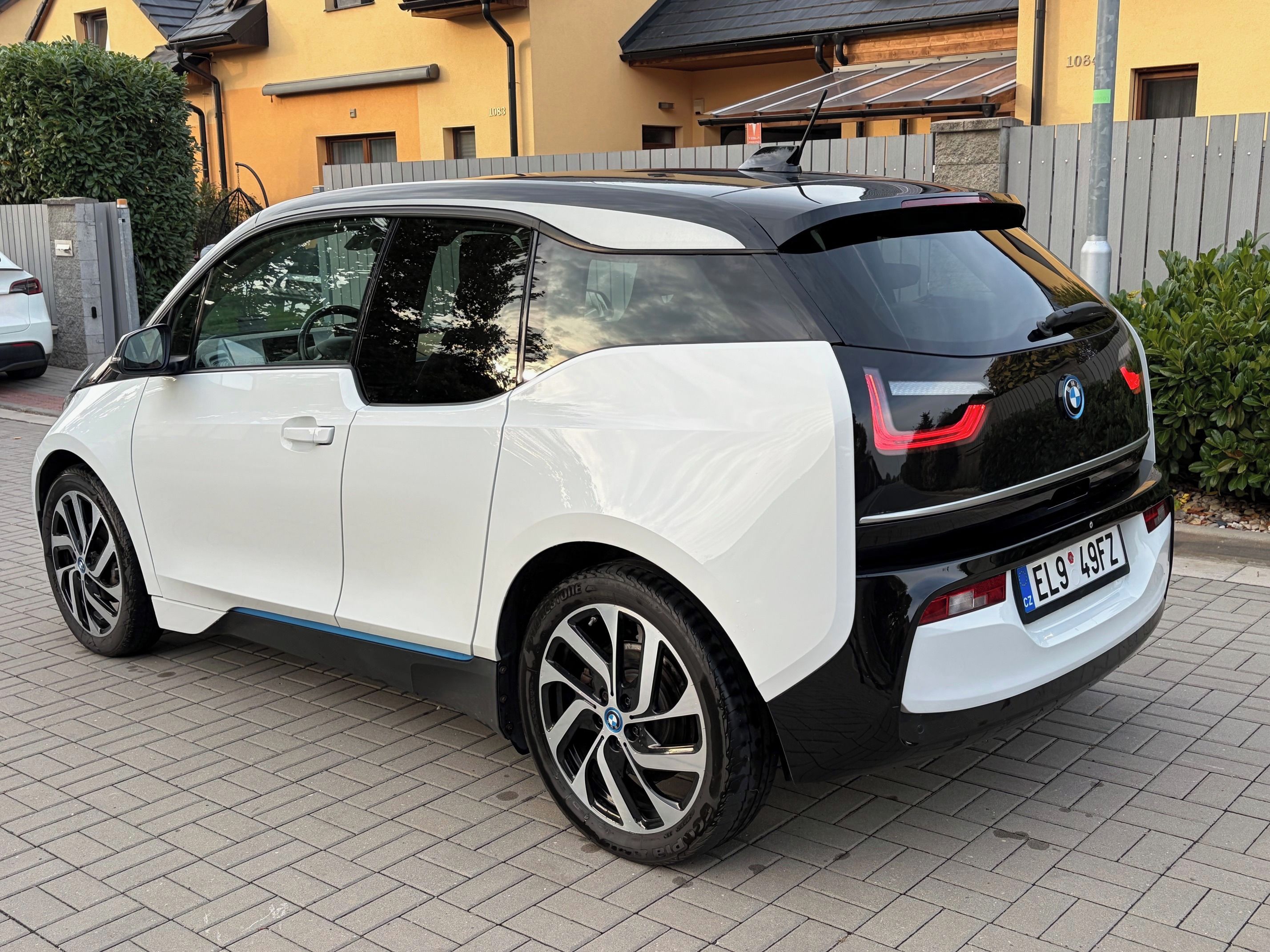 BMW i3, 120Ah facelift, kůže,velká nav - fotka 6