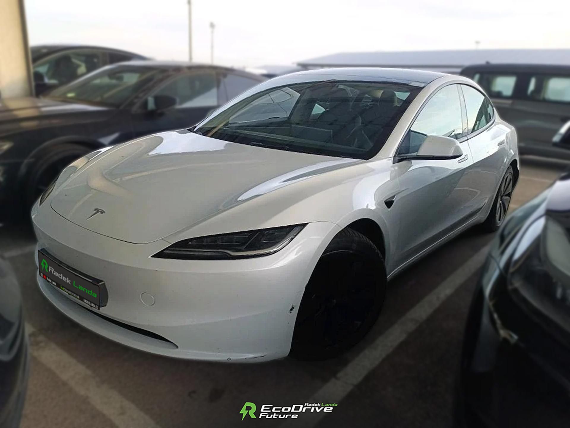 Tesla Model 3, LFP | HW4 | Tažné 1 000 kg - fotka 4