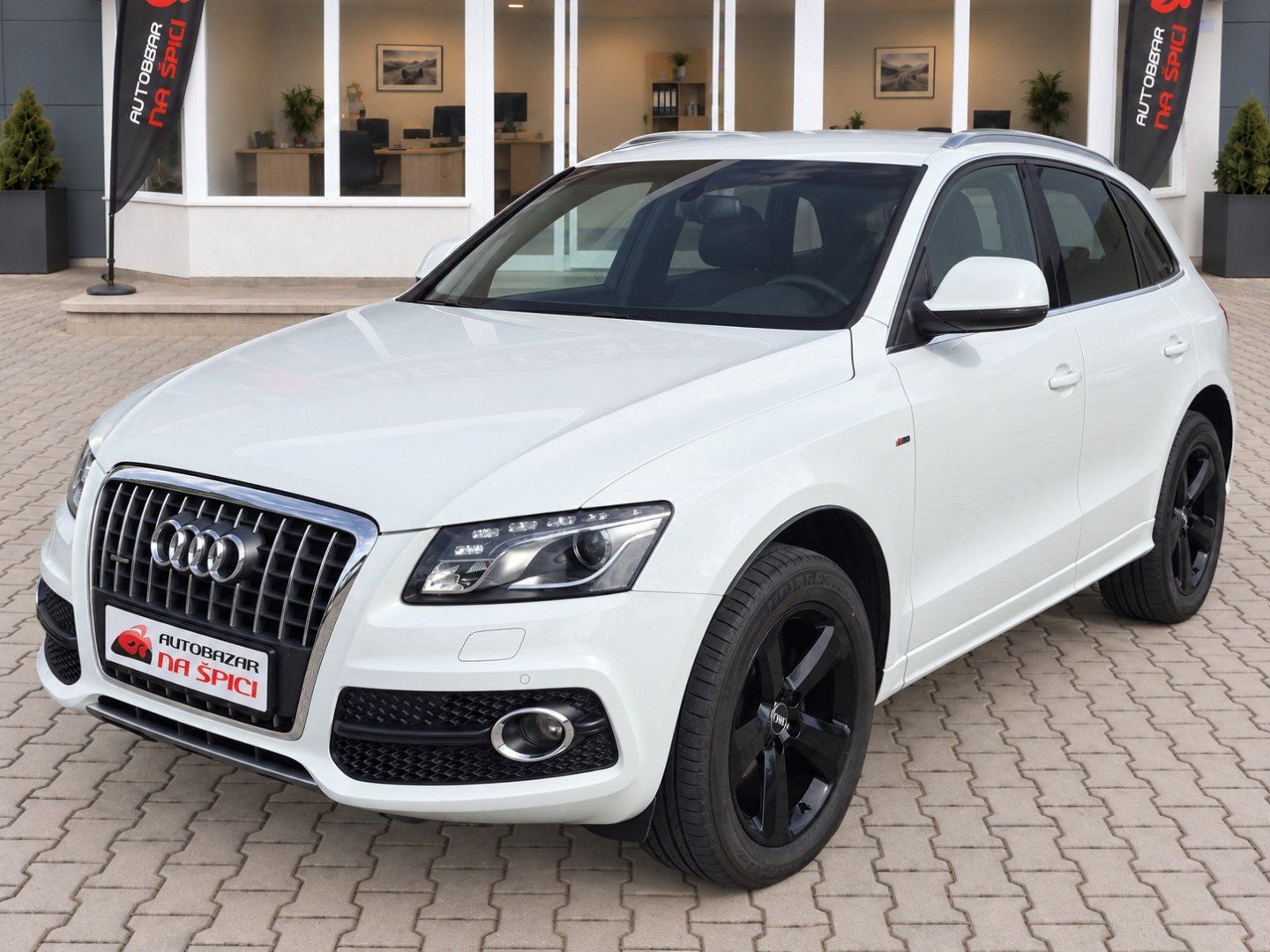 Audi Q5, 2.0TDI 125kW S-LINE QUATTRO - fotka 4