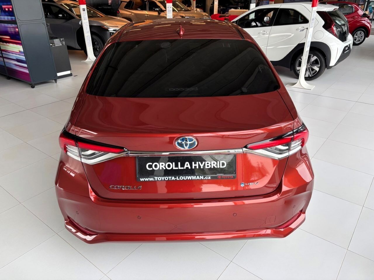 Toyota Corolla, 1,8 HEV Style SD - fotka 6