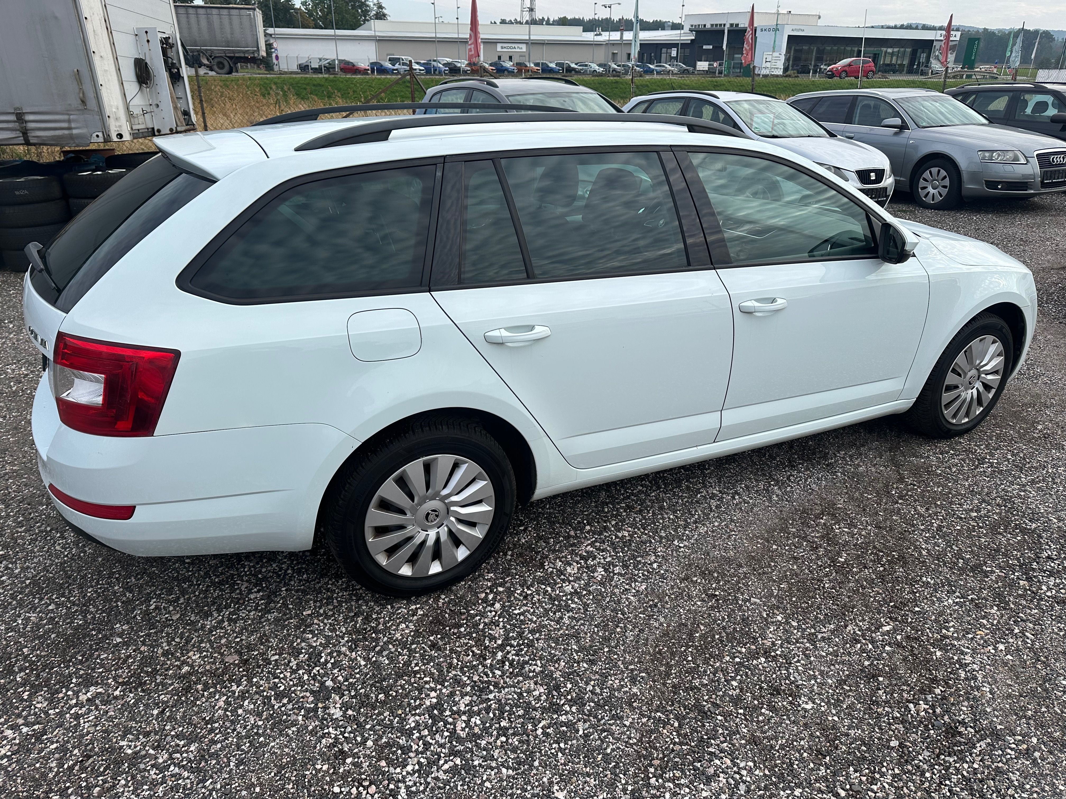 Škoda Octavia, COMBI-1.2TSI-77KW-6KVALT - fotka 6