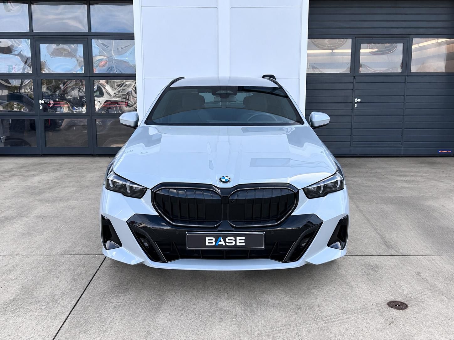 BMW Řada 5, 540d xDrive Touring M-Sport - fotka 2