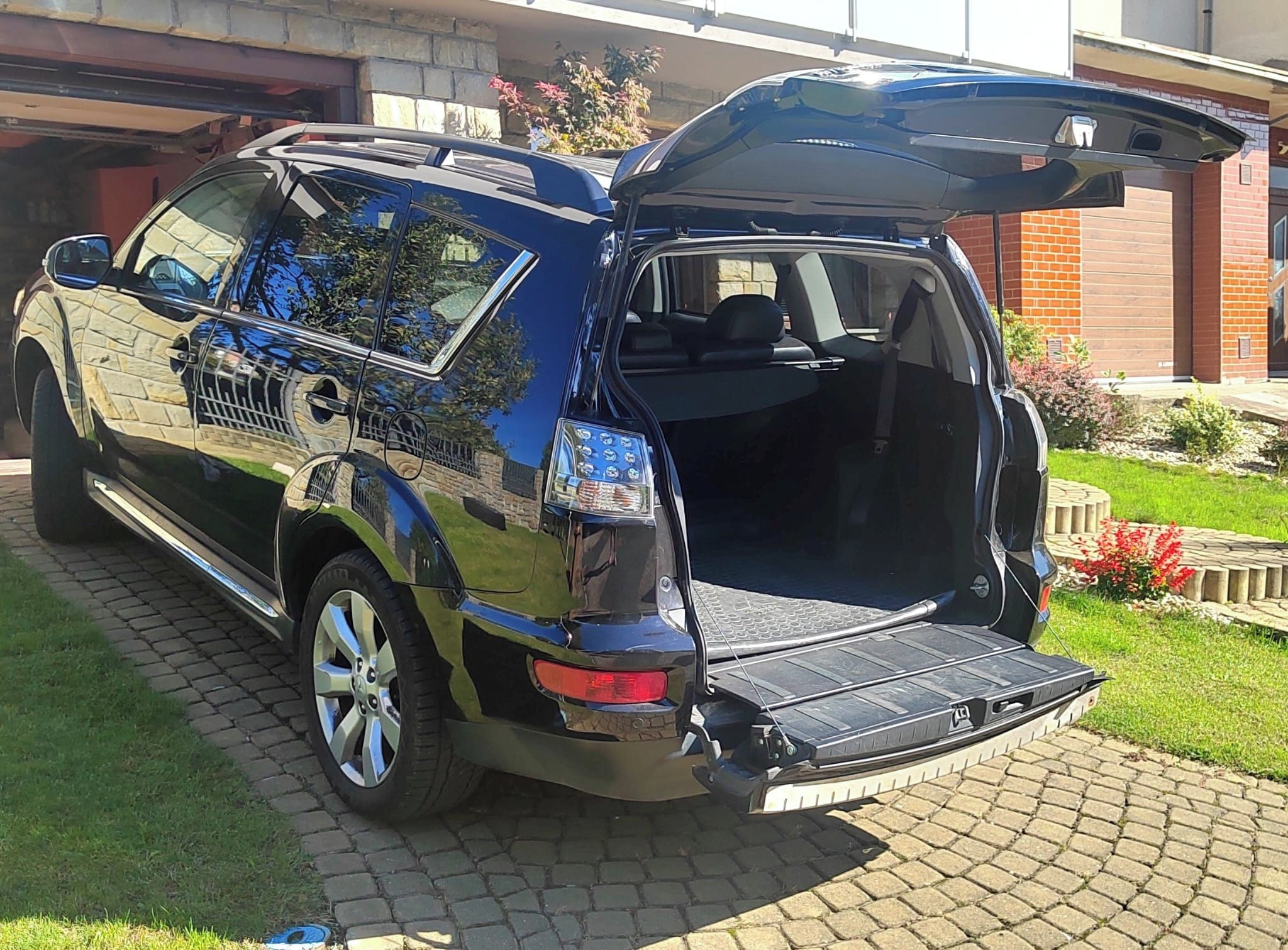 Mitsubishi Outlander, 2.2 DI-D, 4x4, 7 míst, rodinné - fotka 5