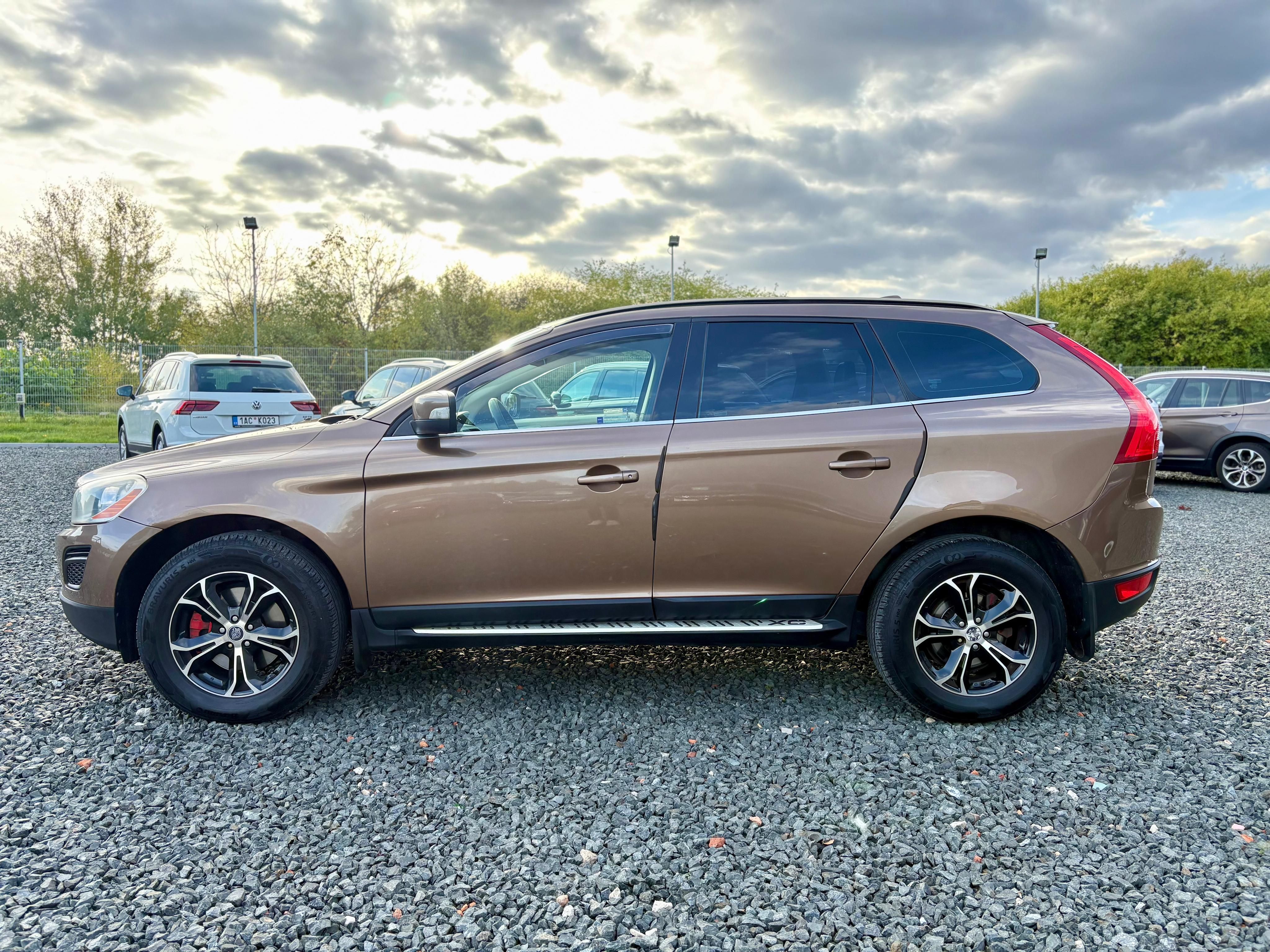 Volvo XC60, 2.4D5 151kw AWD Aut. Pův. ČR - fotka 5