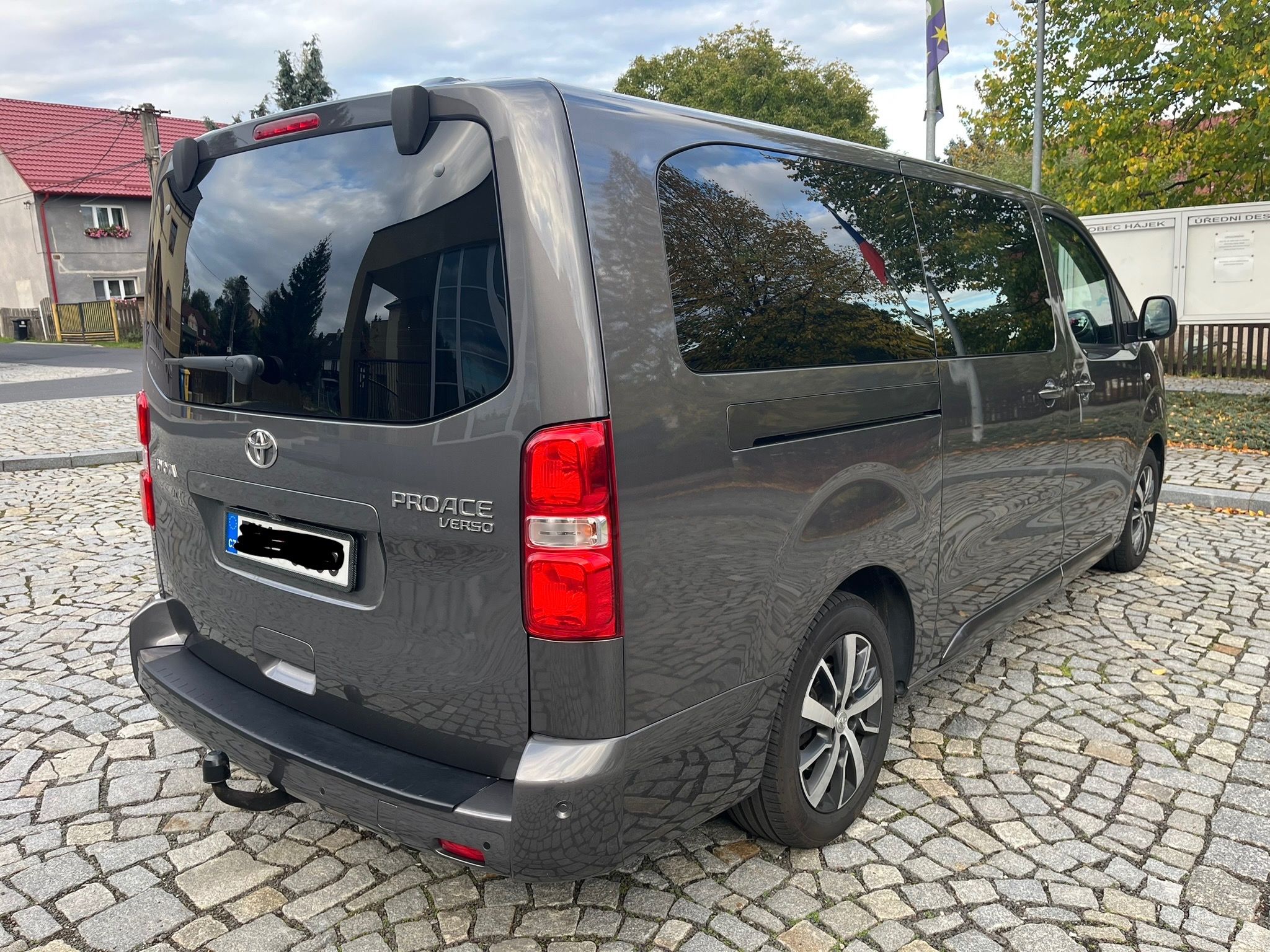 Toyota Proace Verso, 2.0D 130kW L2 automat Webasto - fotka 6