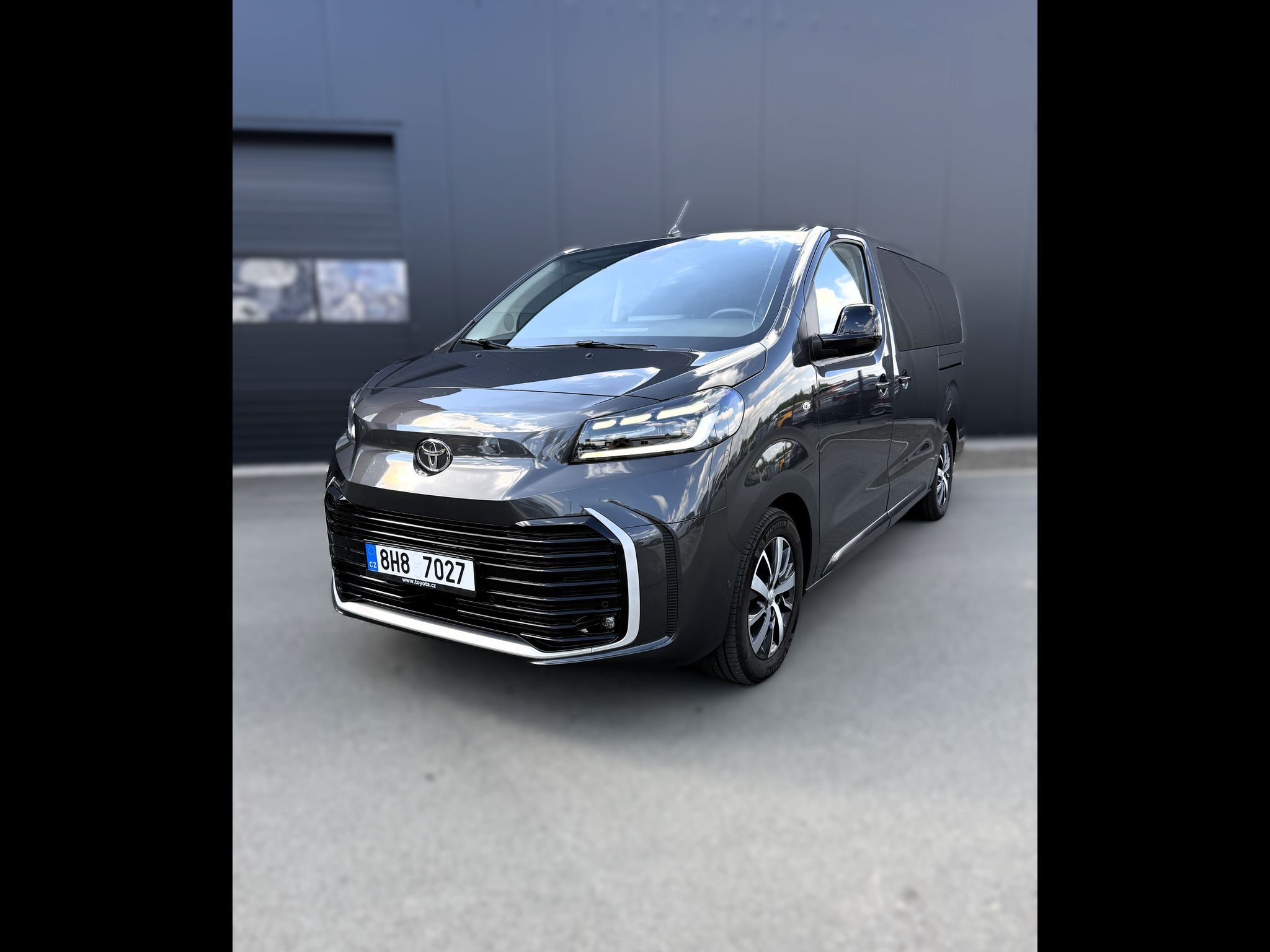 Toyota Proace, Family 8S