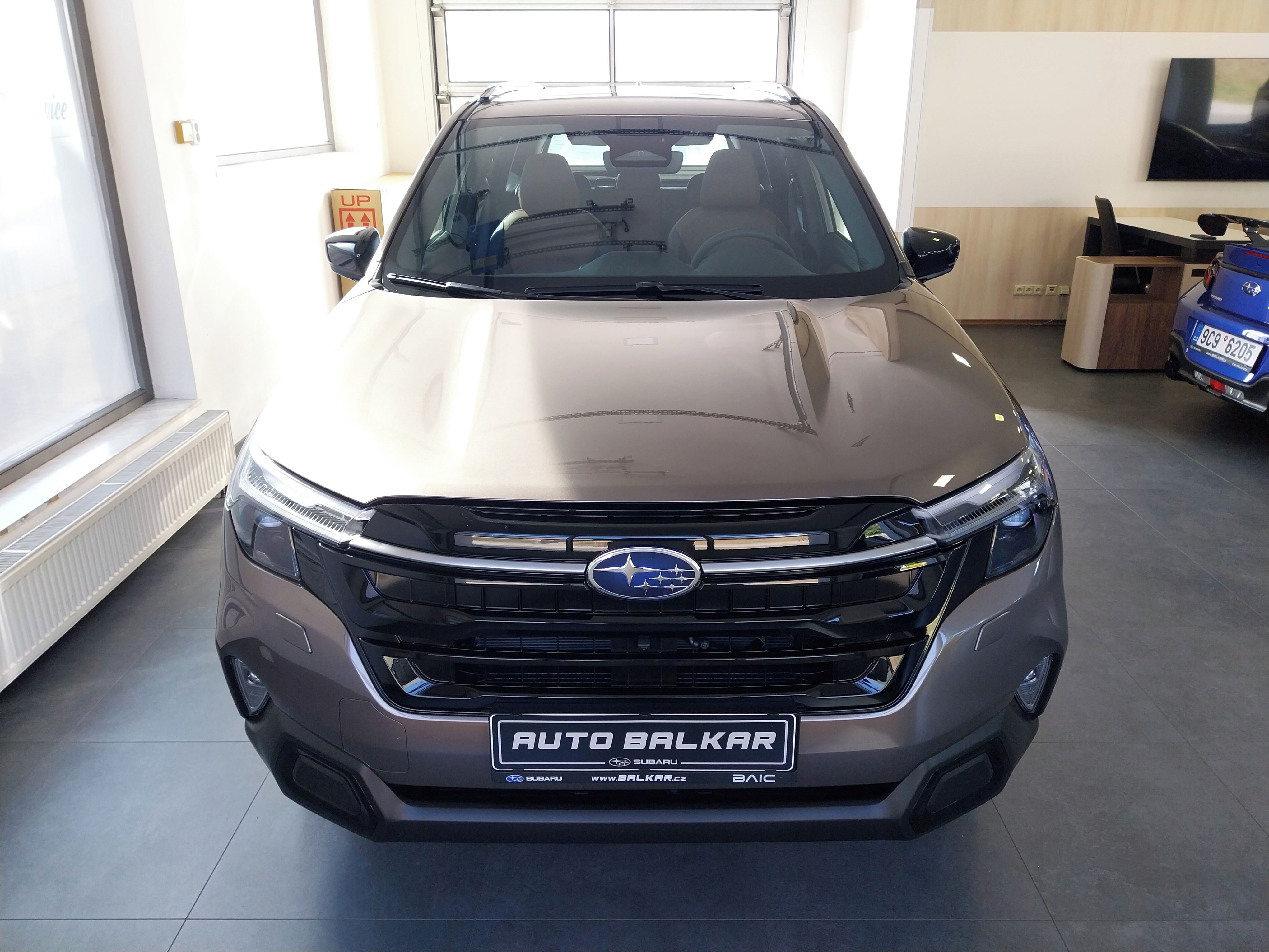 Subaru Forester, 2.0i MHEV Touring, Hnědá kůže - fotka 2