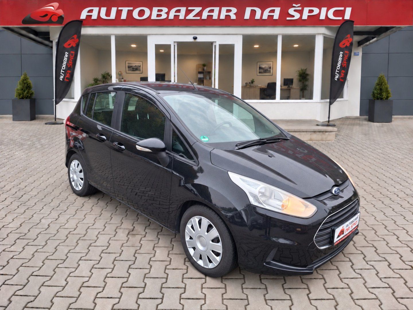 Ford B-MAX, 1.0i 74kW E-BOOST - fotka 2