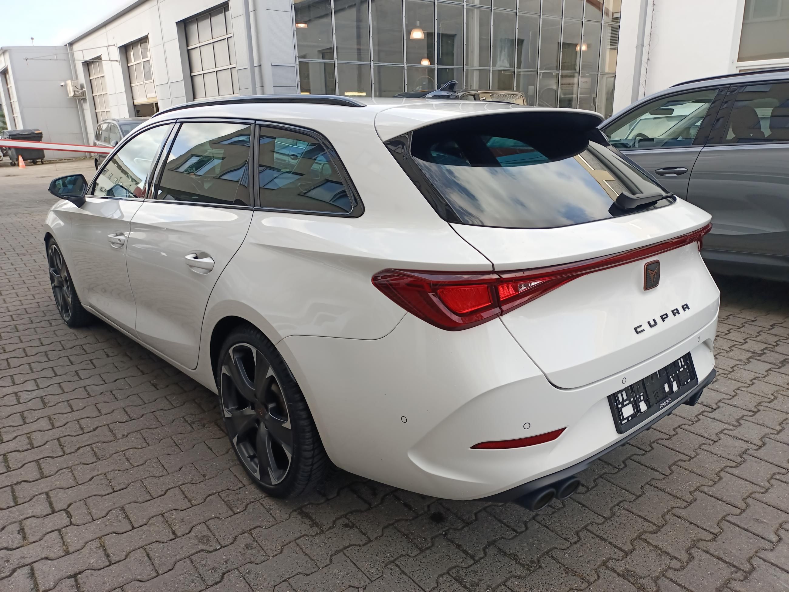 Cupra Leon, SP VZ 2.0 TSI 228kW 4x4 DSG - fotka 4
