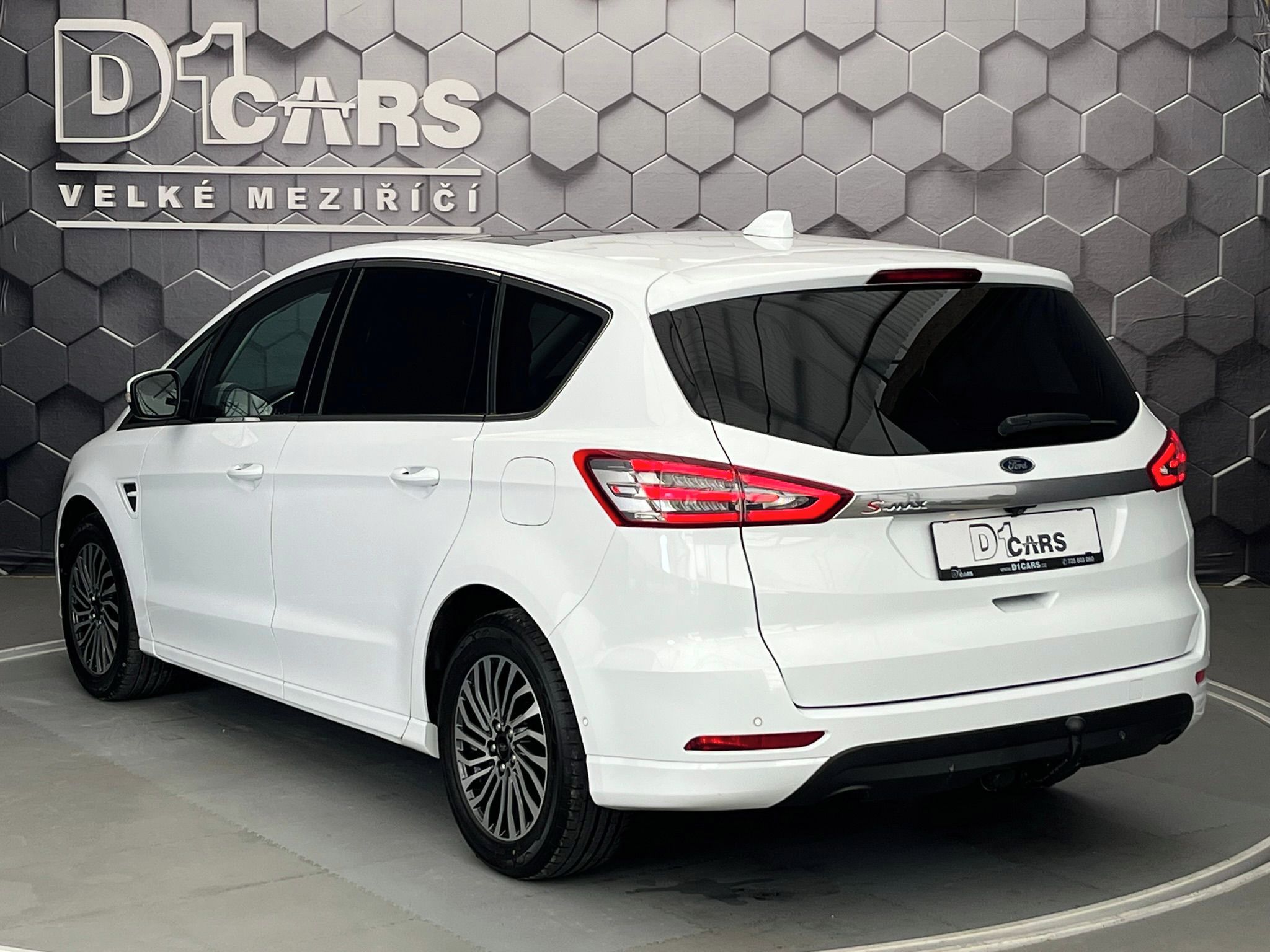 Ford S-MAX, 2.0 EB Titanium LED manuál - fotka 2