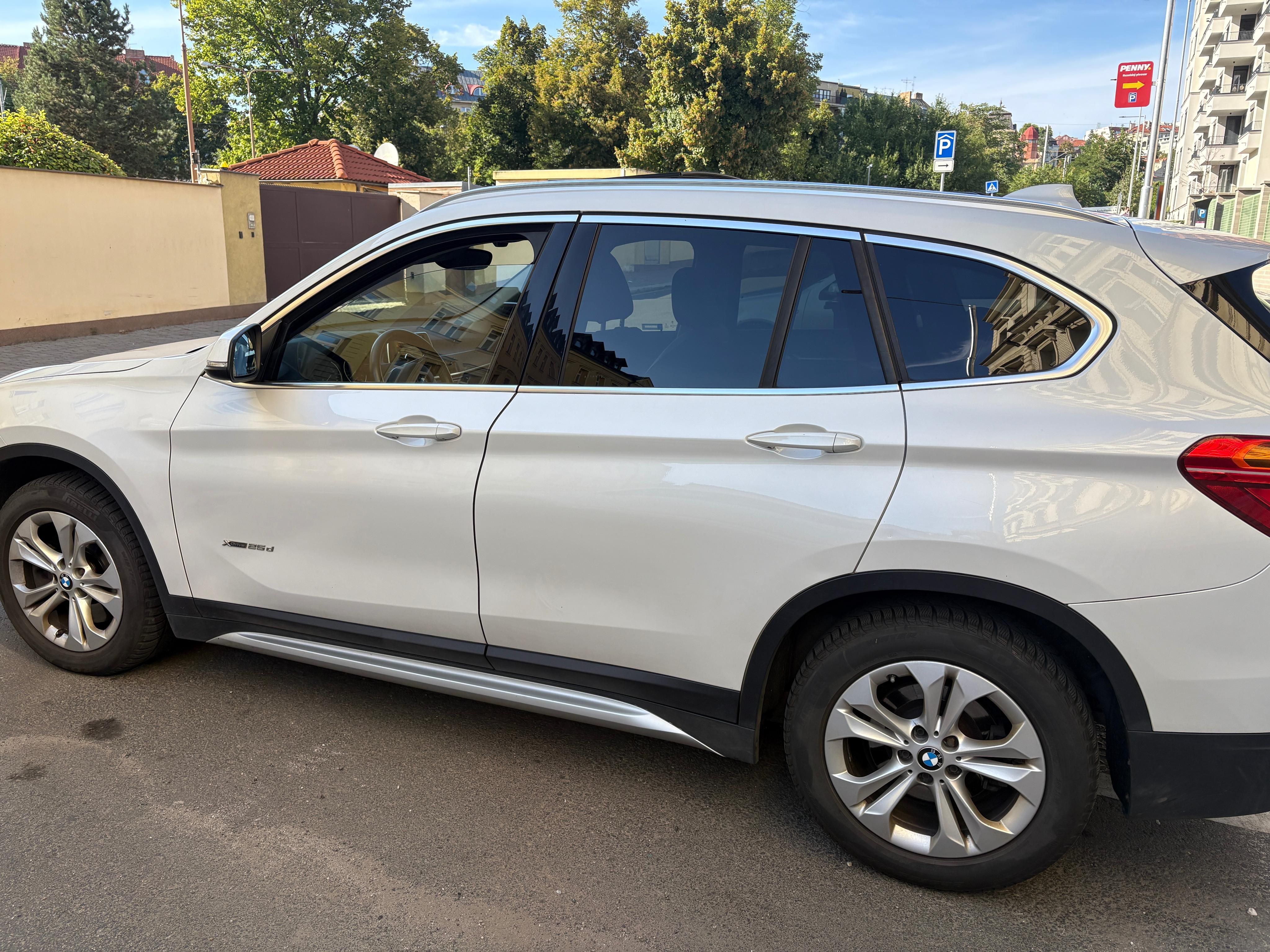 BMW X1, xDrive25d, kůže, panorama, ČR - fotka 4