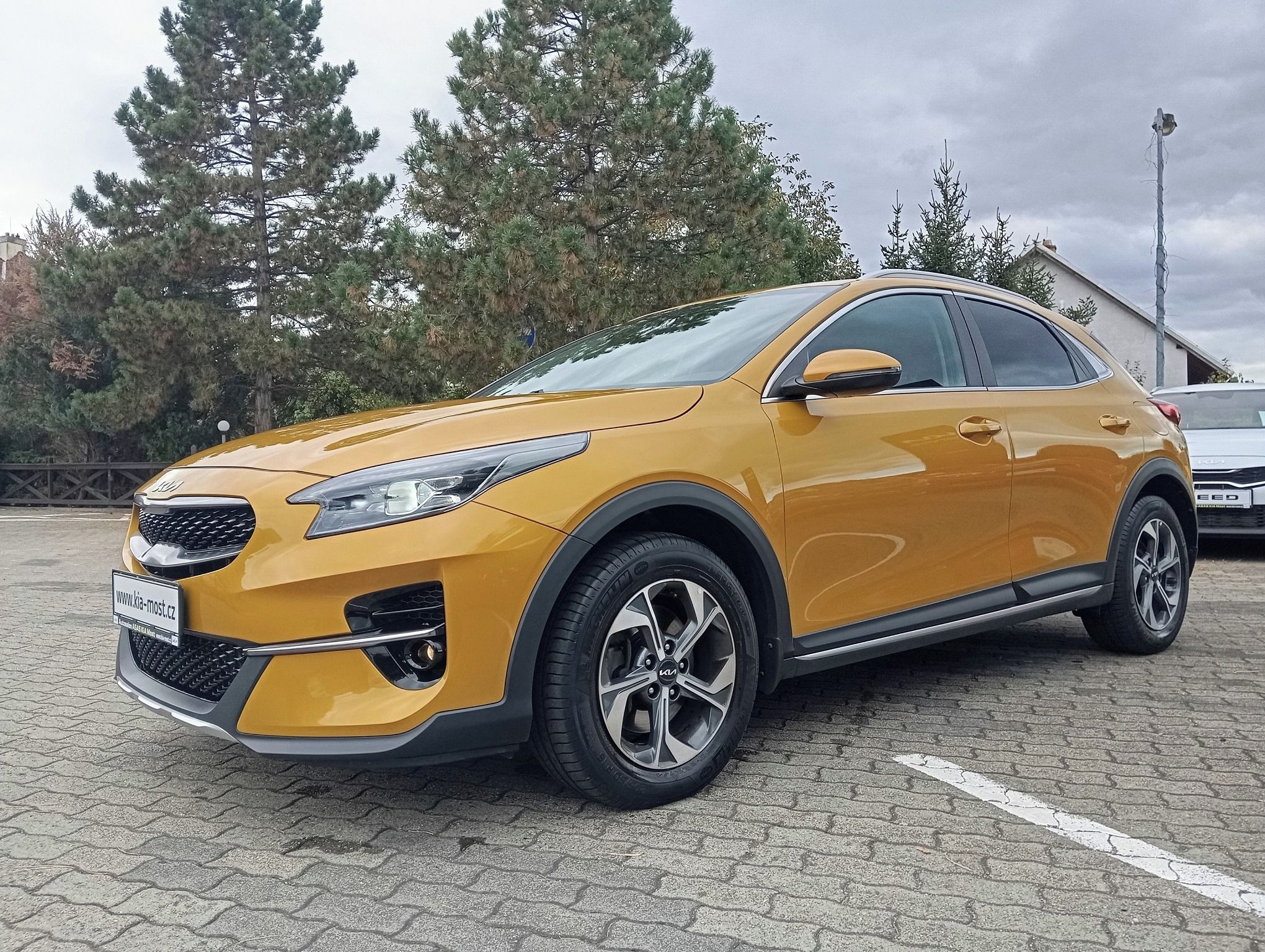 Kia XCee´d, 1.5 T-GDi 7DCT Exclusive - fotka 4