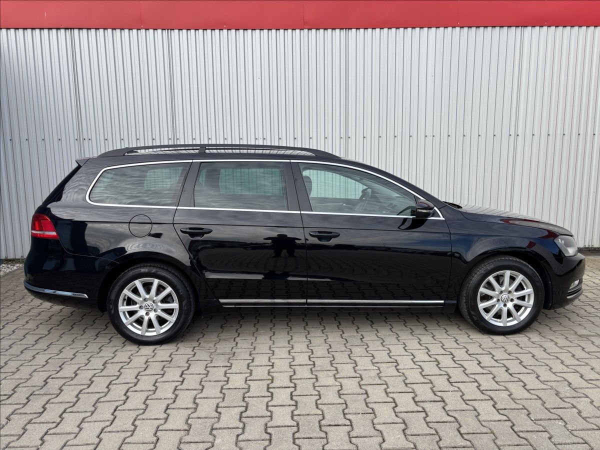 Volkswagen Passat, Var. 2.0 TDi Comfortline - fotka 6
