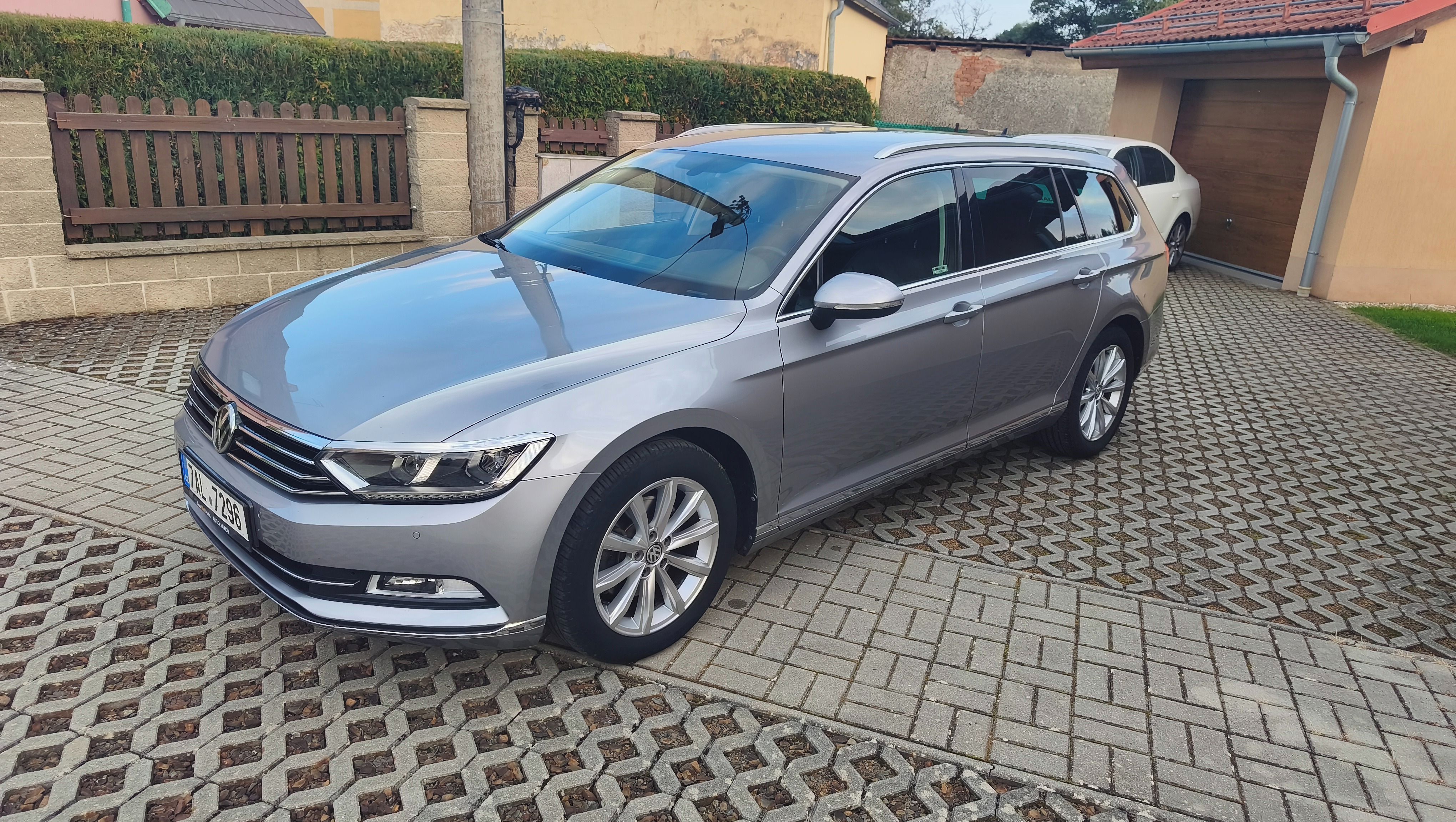 Volkswagen Passat, 2,0 TDI,DSG,HIGHLINE,NOVÉ ČR - fotka 2
