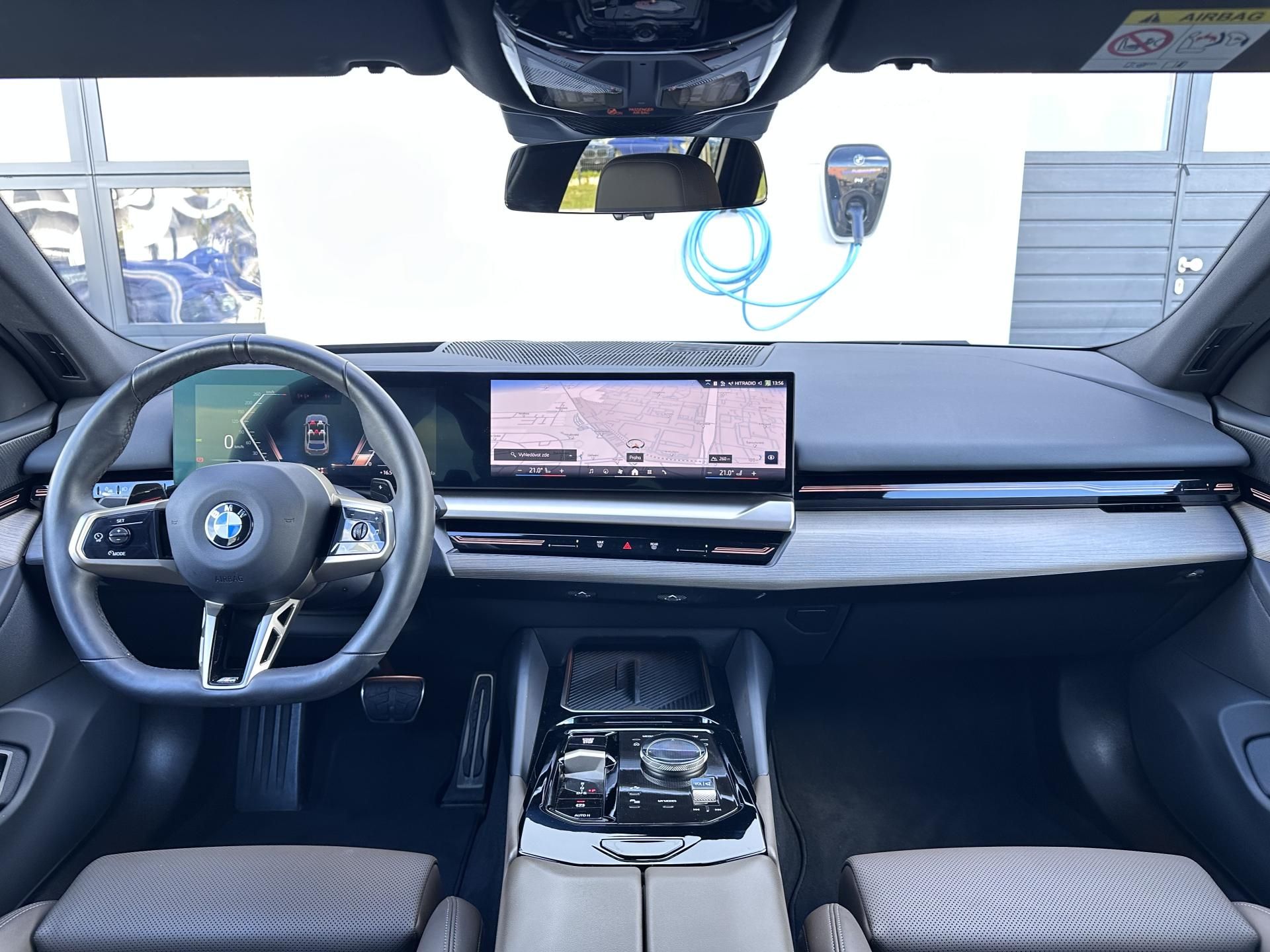 BMW Řada 5, 540d xDrive Touring M-Sport - fotka 6