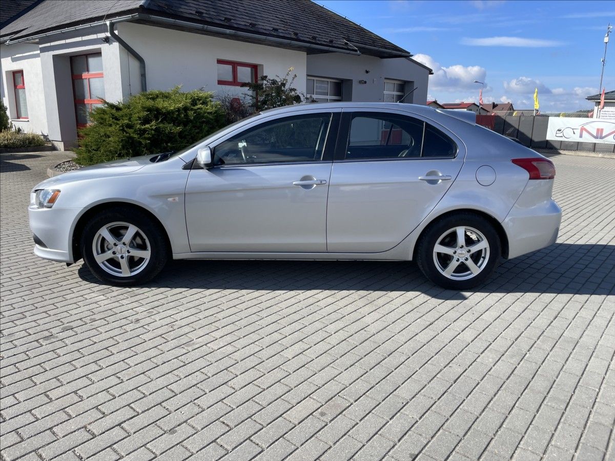 Mitsubishi Lancer, 1,6 i 86kw Invite Klima Tažné - fotka 2