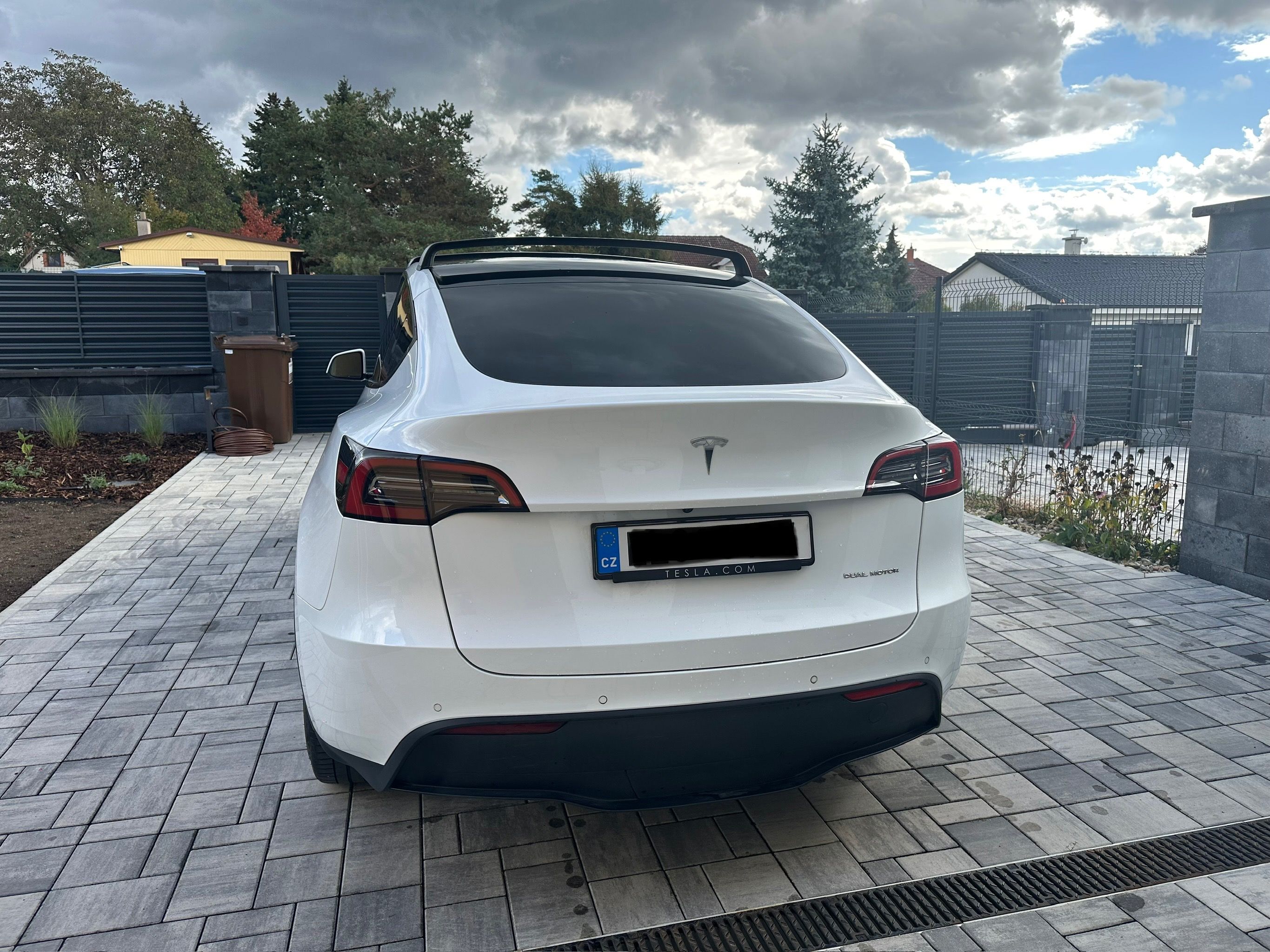 Tesla Model Y, Long Range AWD, 378 kW - fotka 6