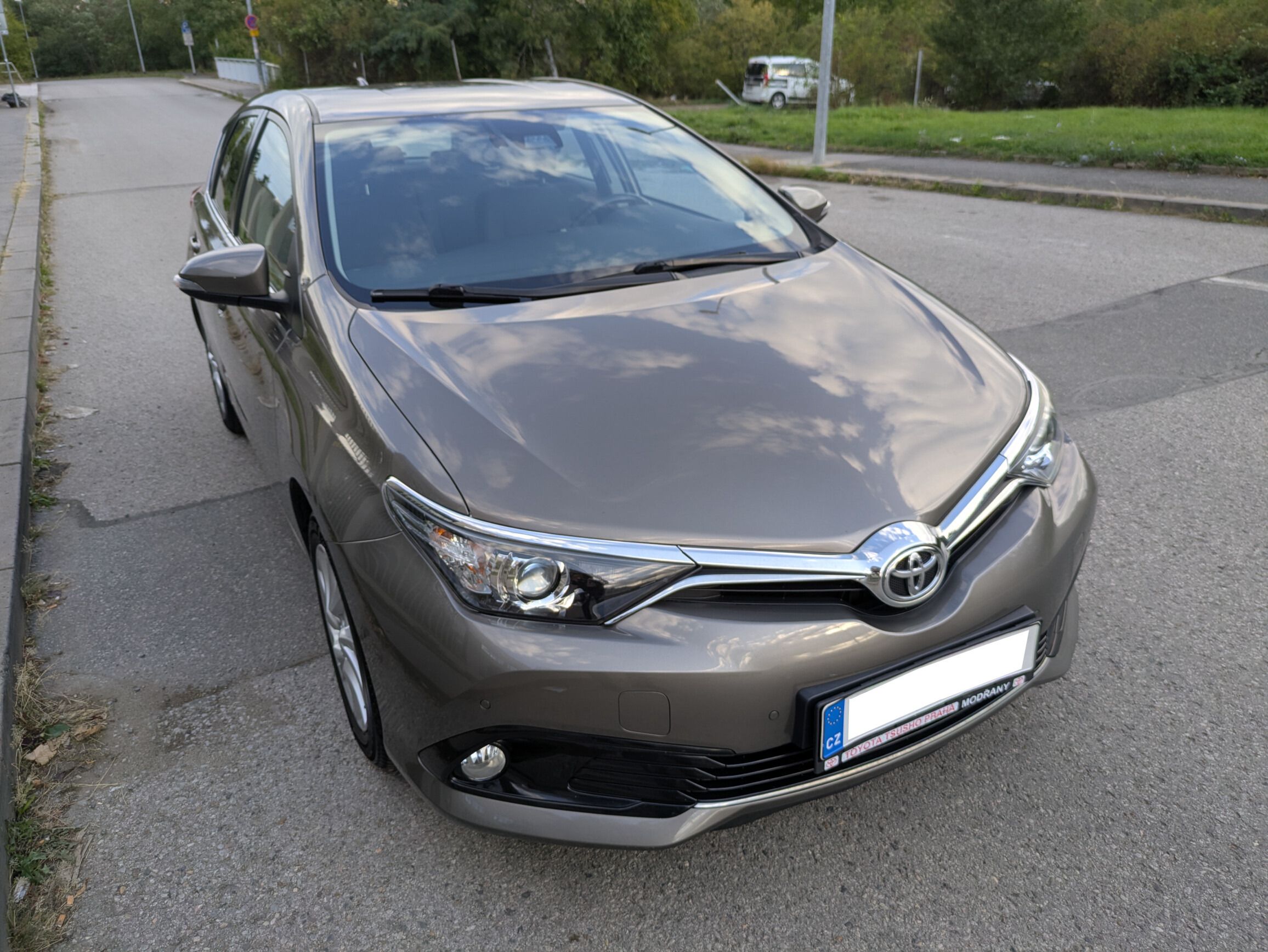 Toyota Auris, 1.6, 97 kW, 1. maj. ČR - fotka 4