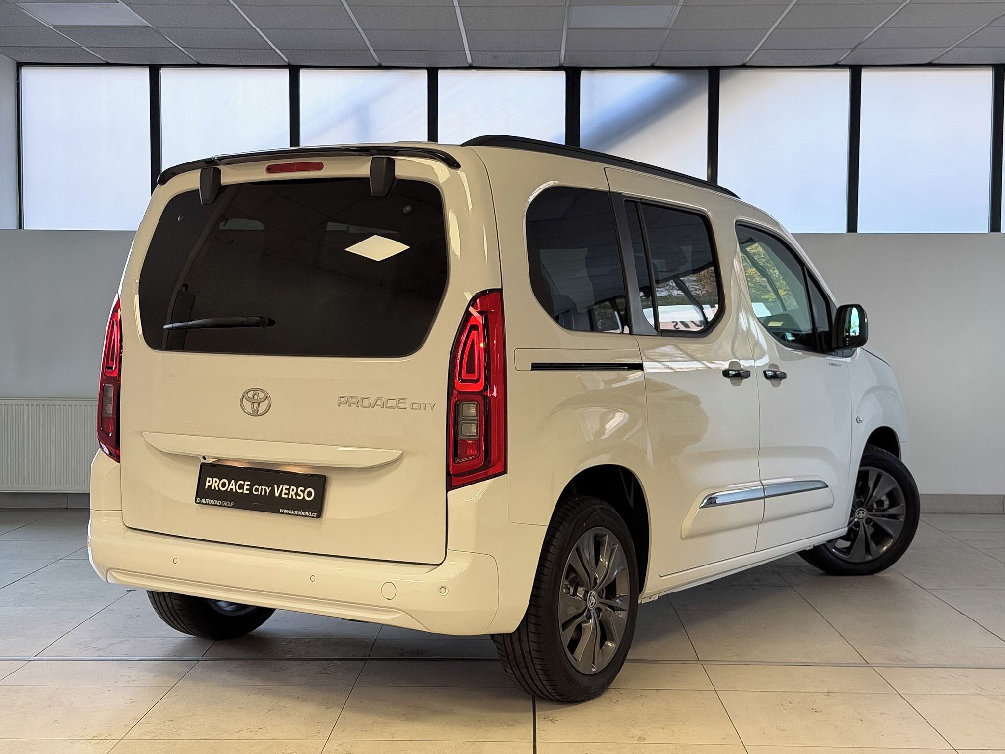 Toyota Proace City Verso, Family, 1.2L Petrol, 4x2, 6MT - fotka 5