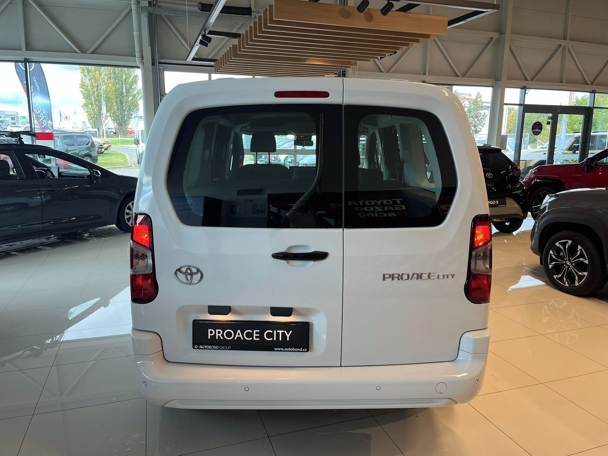 Toyota Proace City Verso, 1.2L 6MT Business - fotka 5