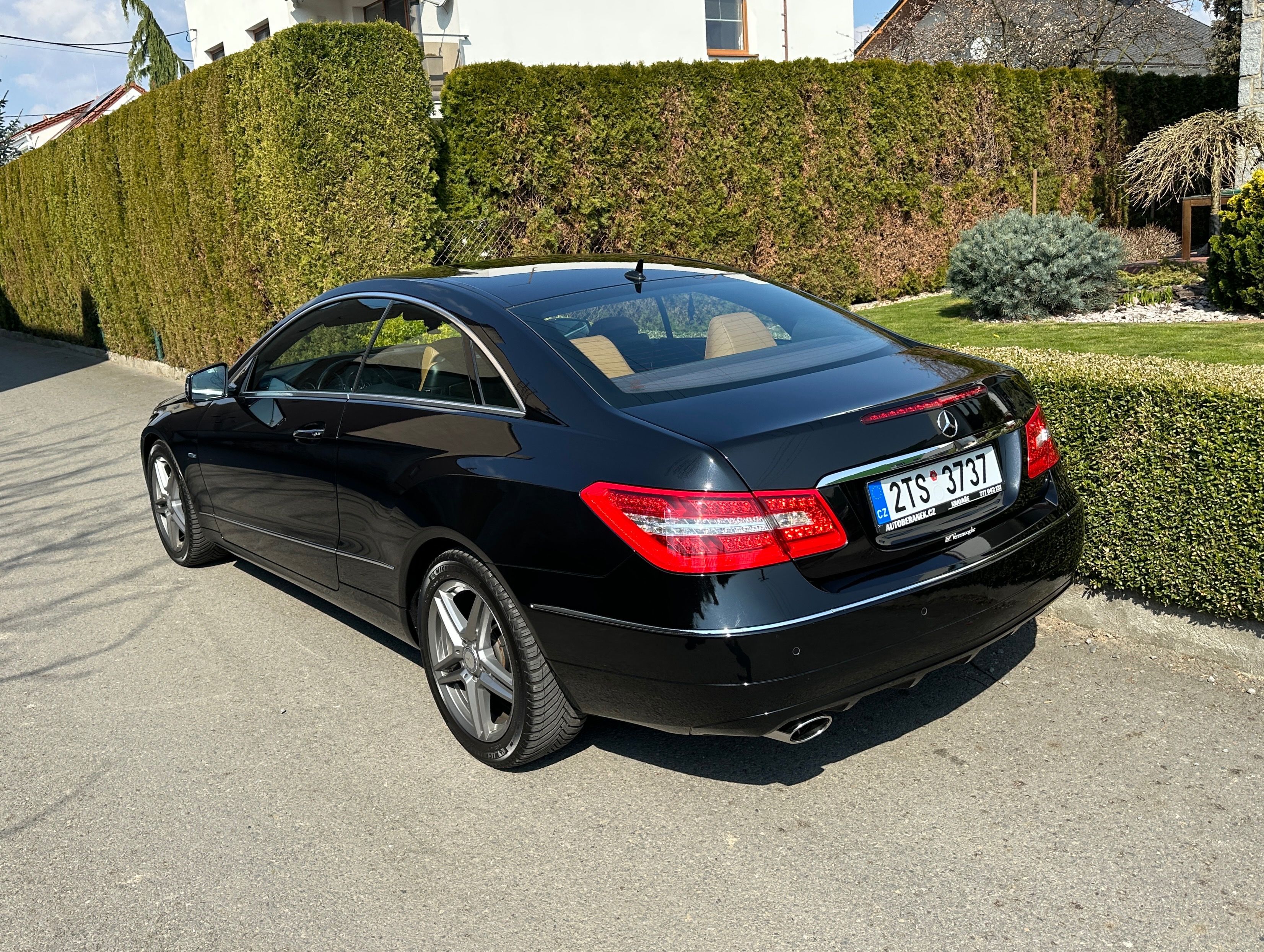 Mercedes-Benz Třídy E, 220 CDI AVANTGARDE - fotka 2