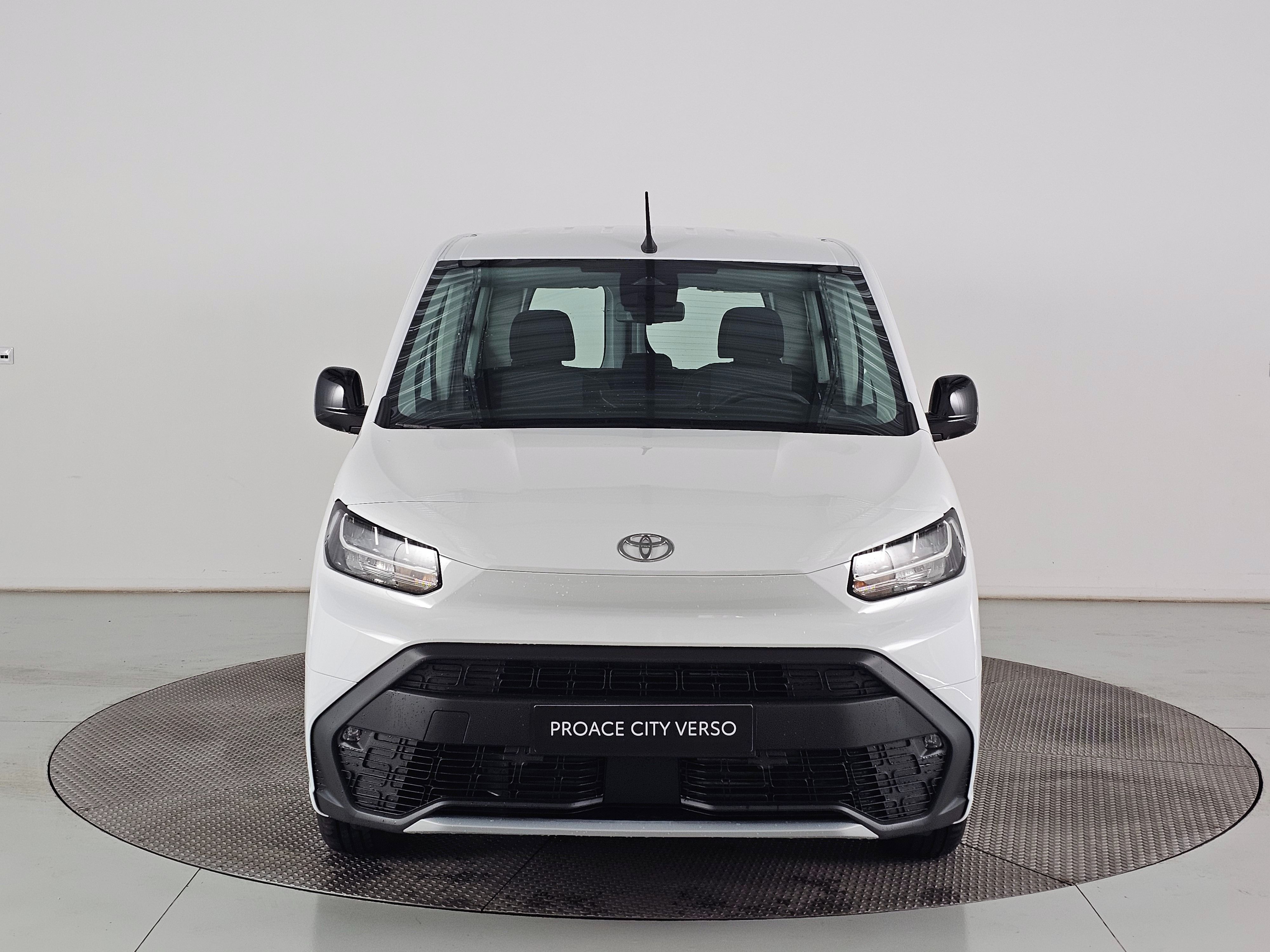 Toyota Proace City Verso, L1, 1.2 110PS Business - fotka 2