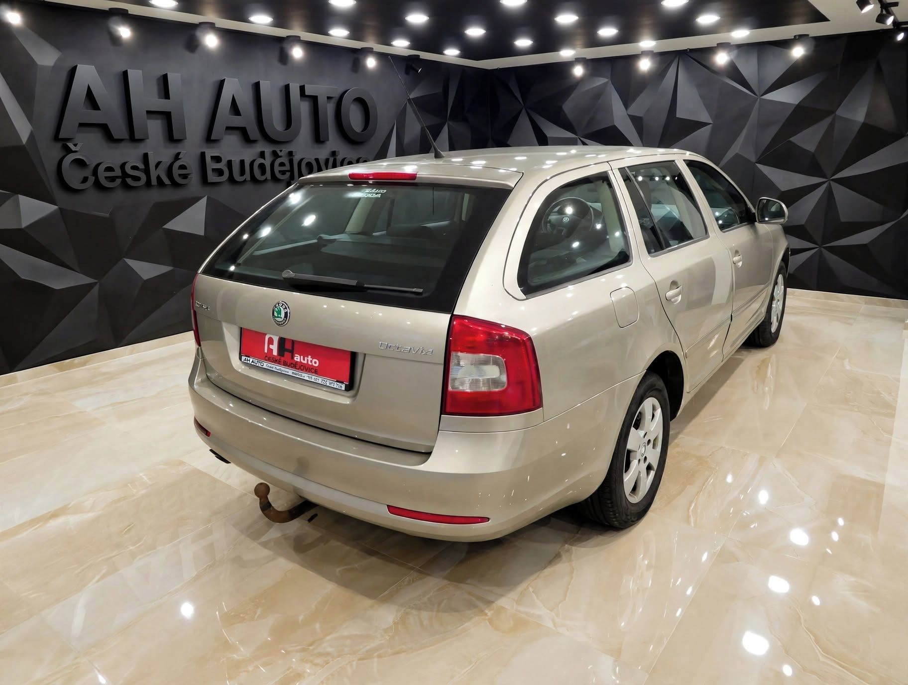 Škoda Octavia, Kombi 1.6TDi 77 kW 4X4 - fotka 3