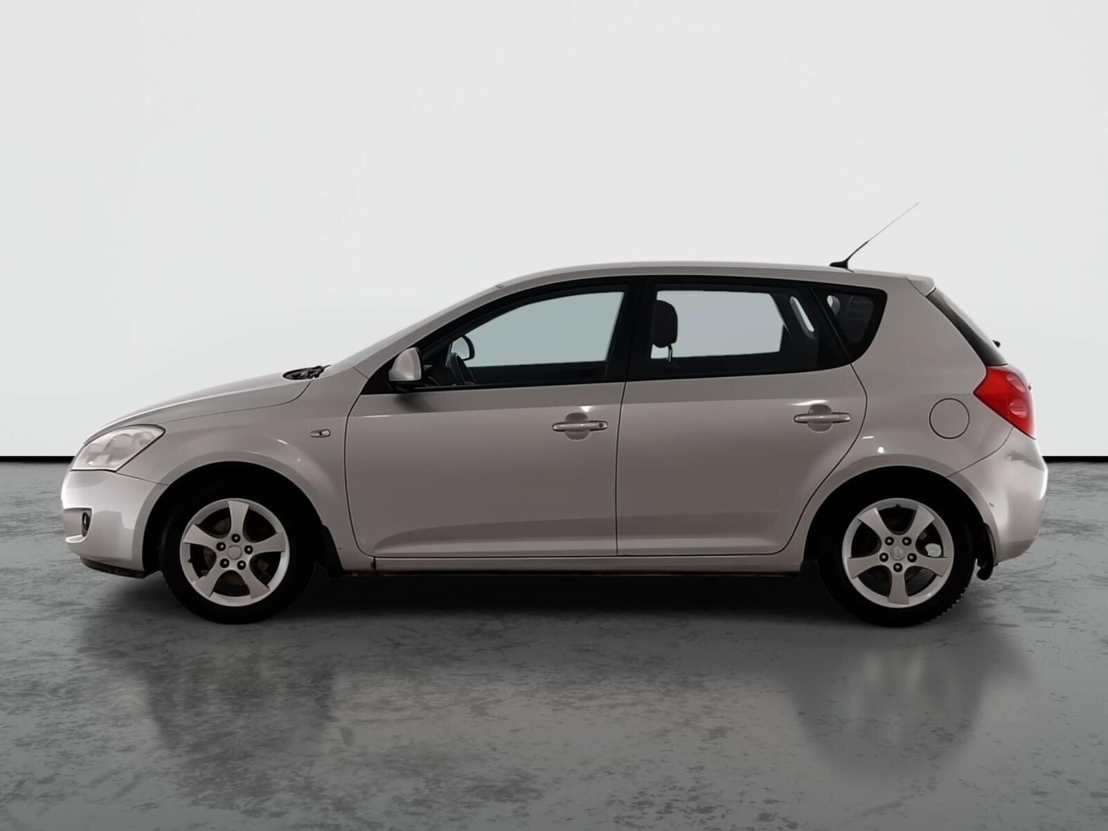 Kia Cee´d, 1.6 i, Parkovací asistent - fotka 3