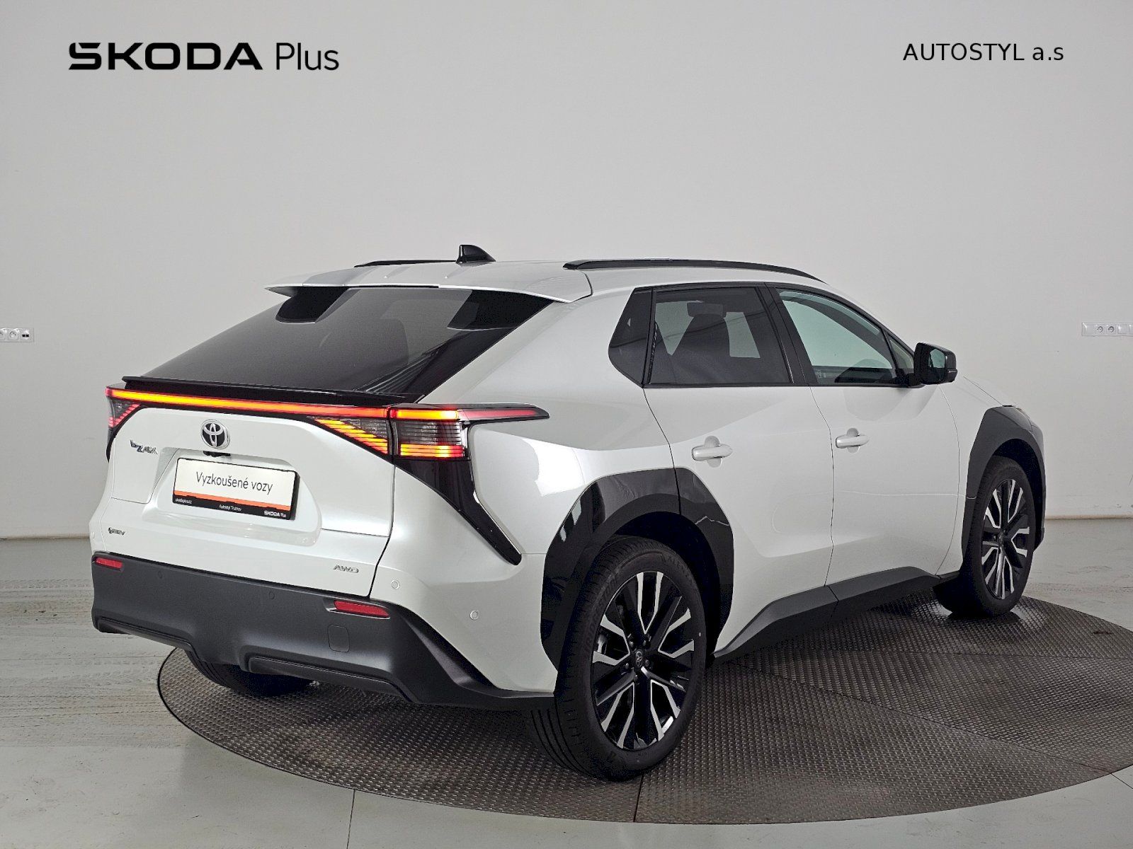 Toyota bZ4X, FACELIFT AWD 343k EXECUTIVE - fotka 2