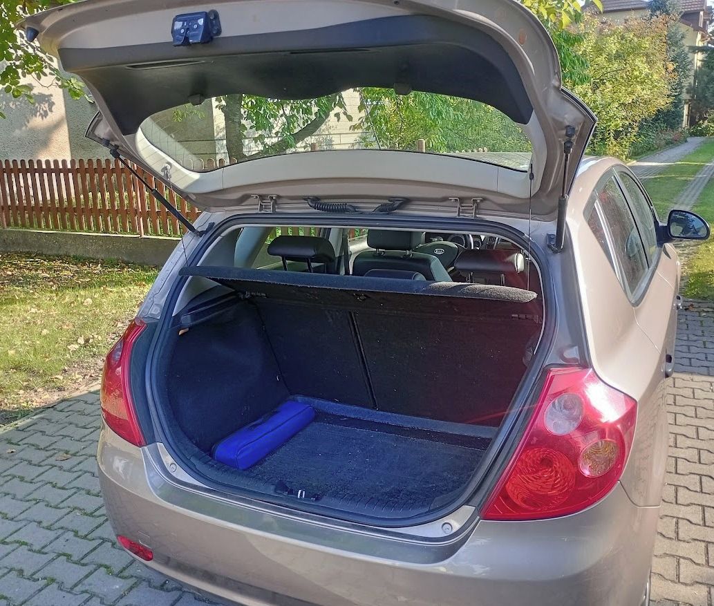 Kia Cee´d, 1.4, r. 2009, 88 079 km - fotka 5