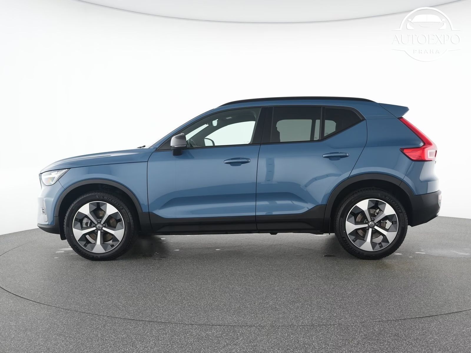 Volvo XC40, B3 Plus Dark - fotka 3