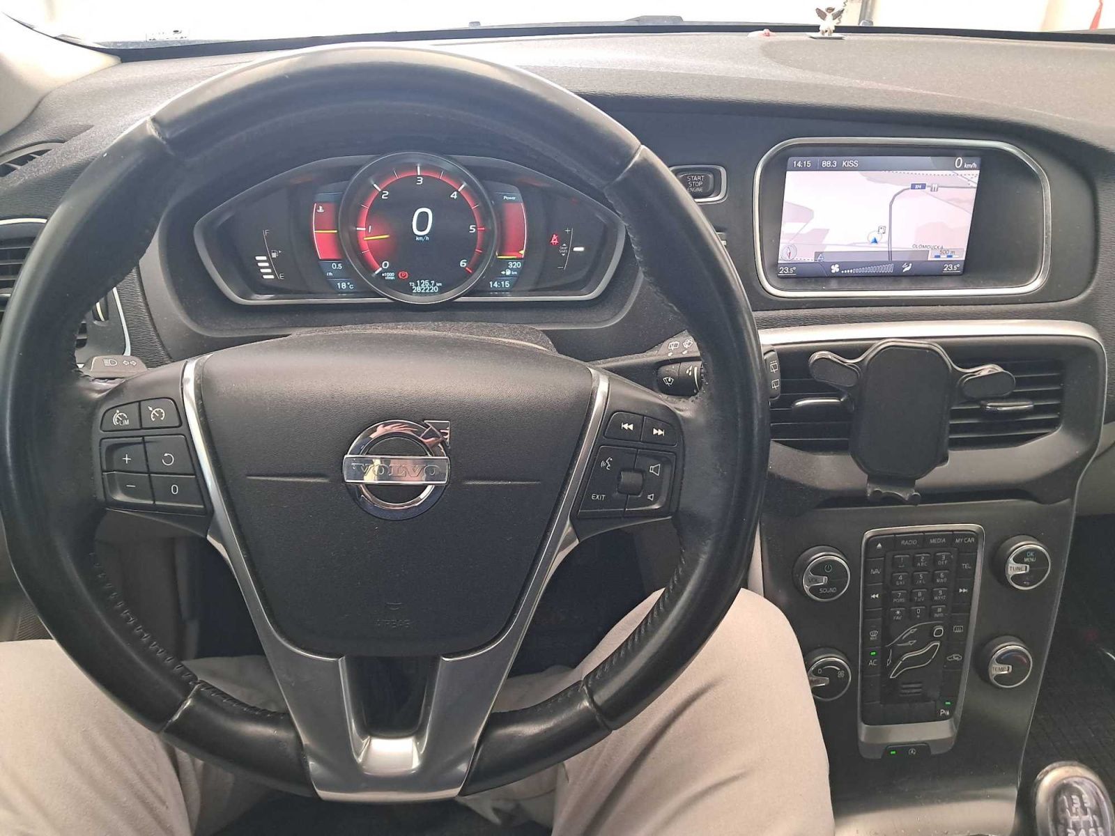 Volvo V40, 2.0 D3, Navi, Klima, Tempomat - fotka 3