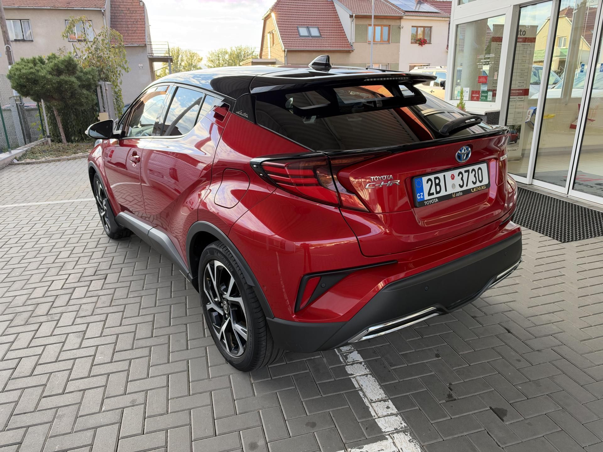 Toyota C-HR, 2,0 Hybrid Selection - fotka 6