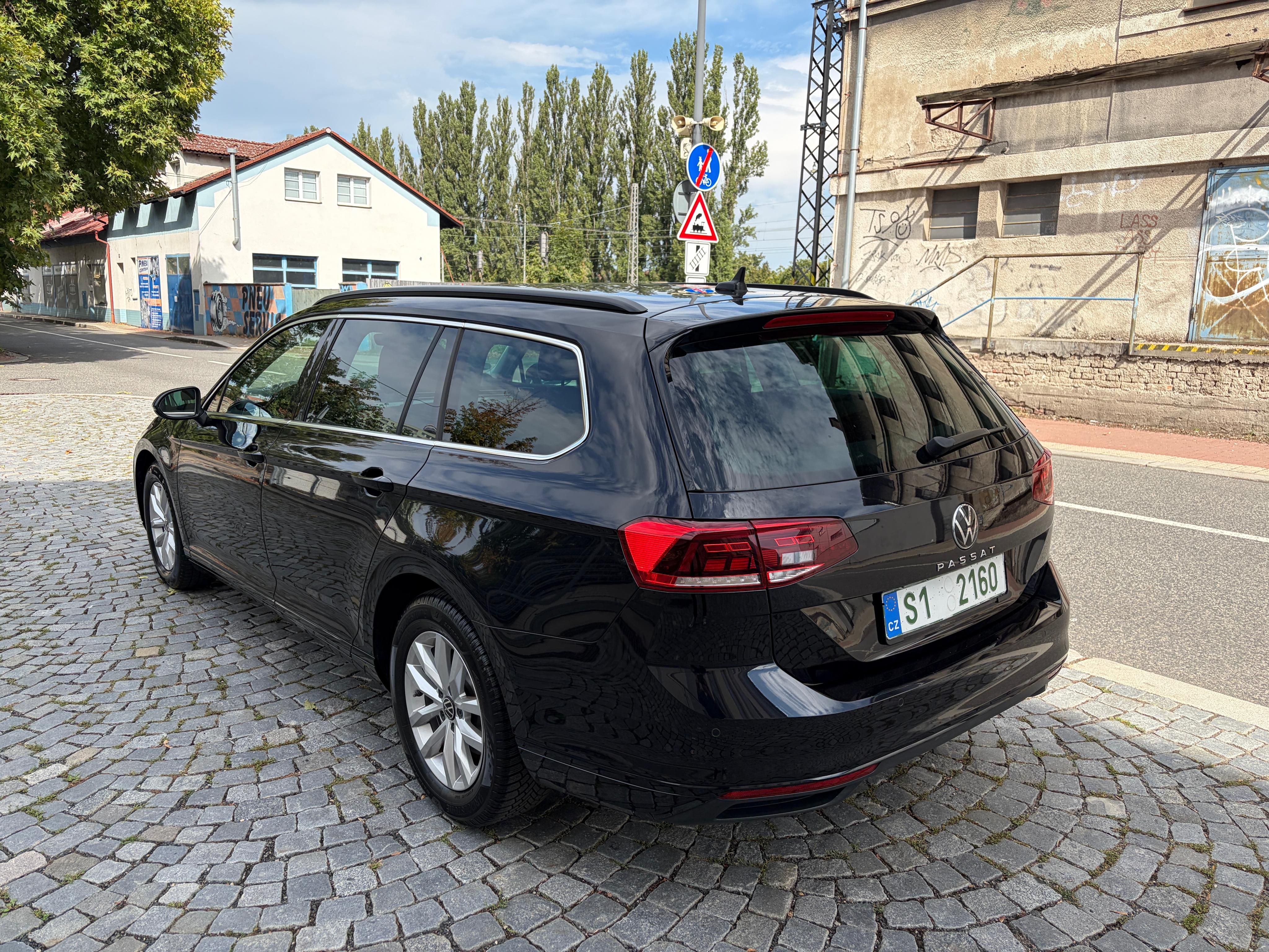 Volkswagen Passat, 2,0 TDI Business, 110 Kw - fotka 4