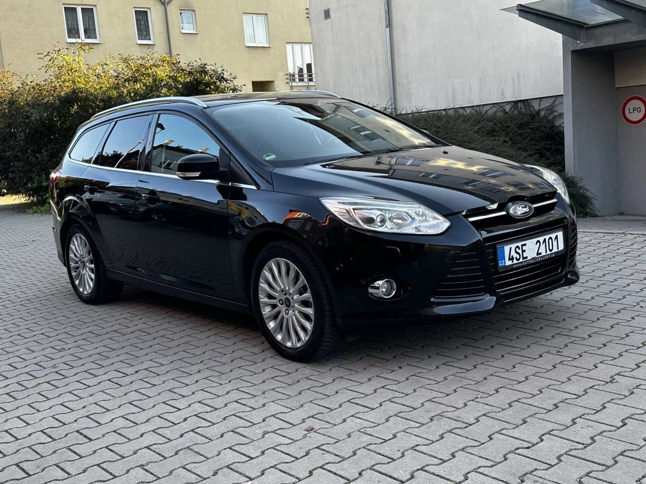 Ford Focus, 1.6 16V Titanium Navi Xenony - fotka 3