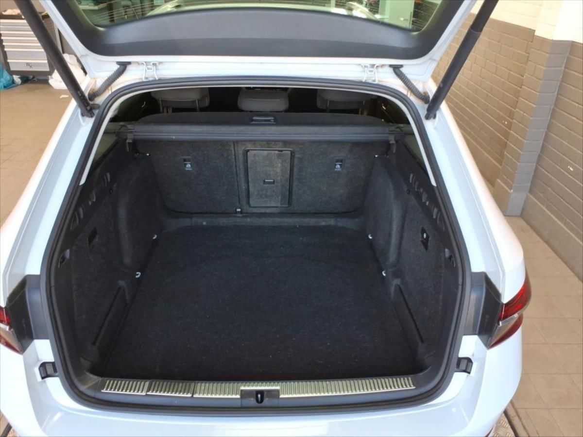 Škoda Superb, 2,0 TDI TAŽNÉ KAMERA - fotka 3