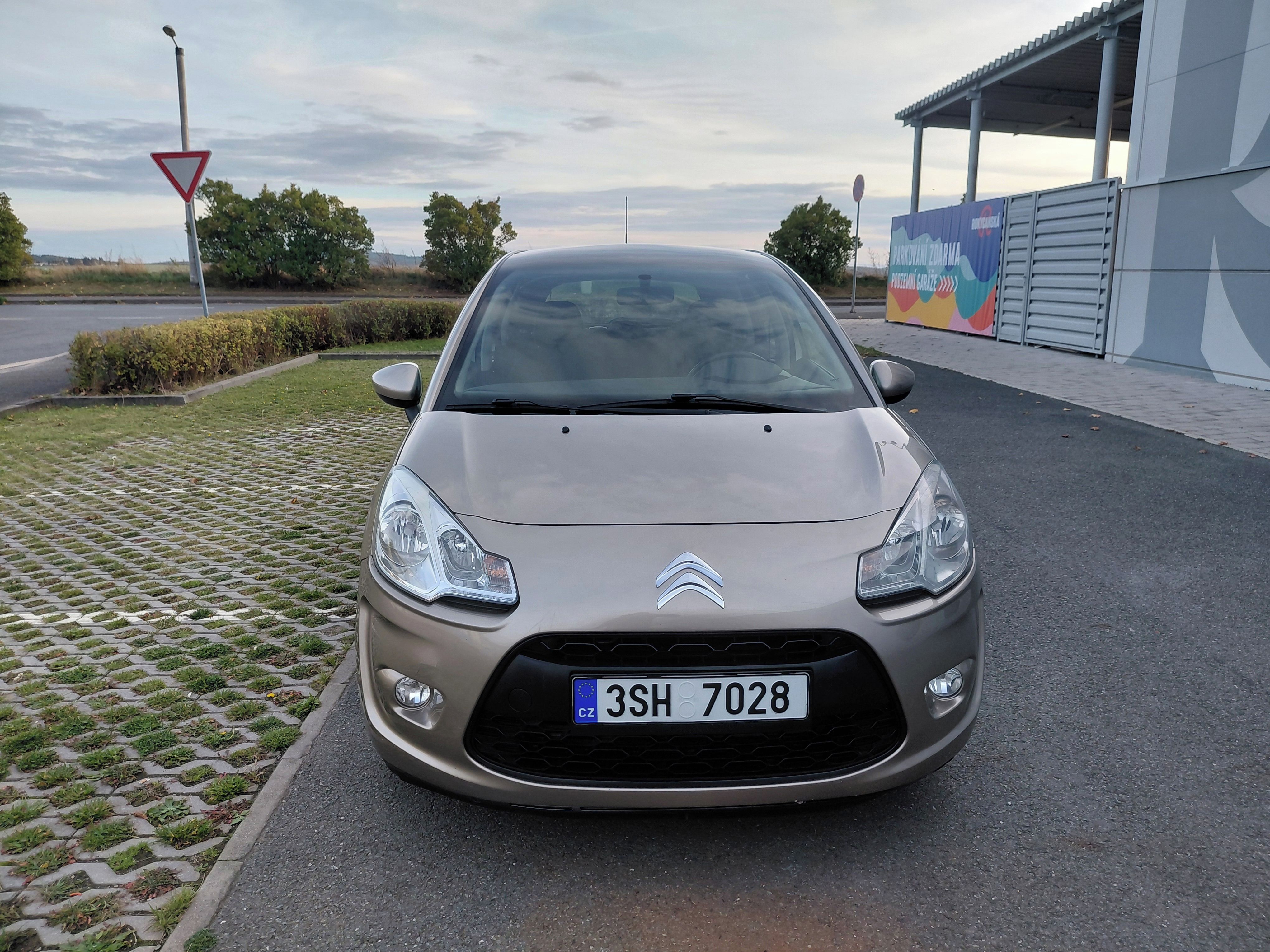 Citroën C3, 1.4HDI 2.MAJ,SPOLEHLIVÉ,PĚKNÉ - fotka 2