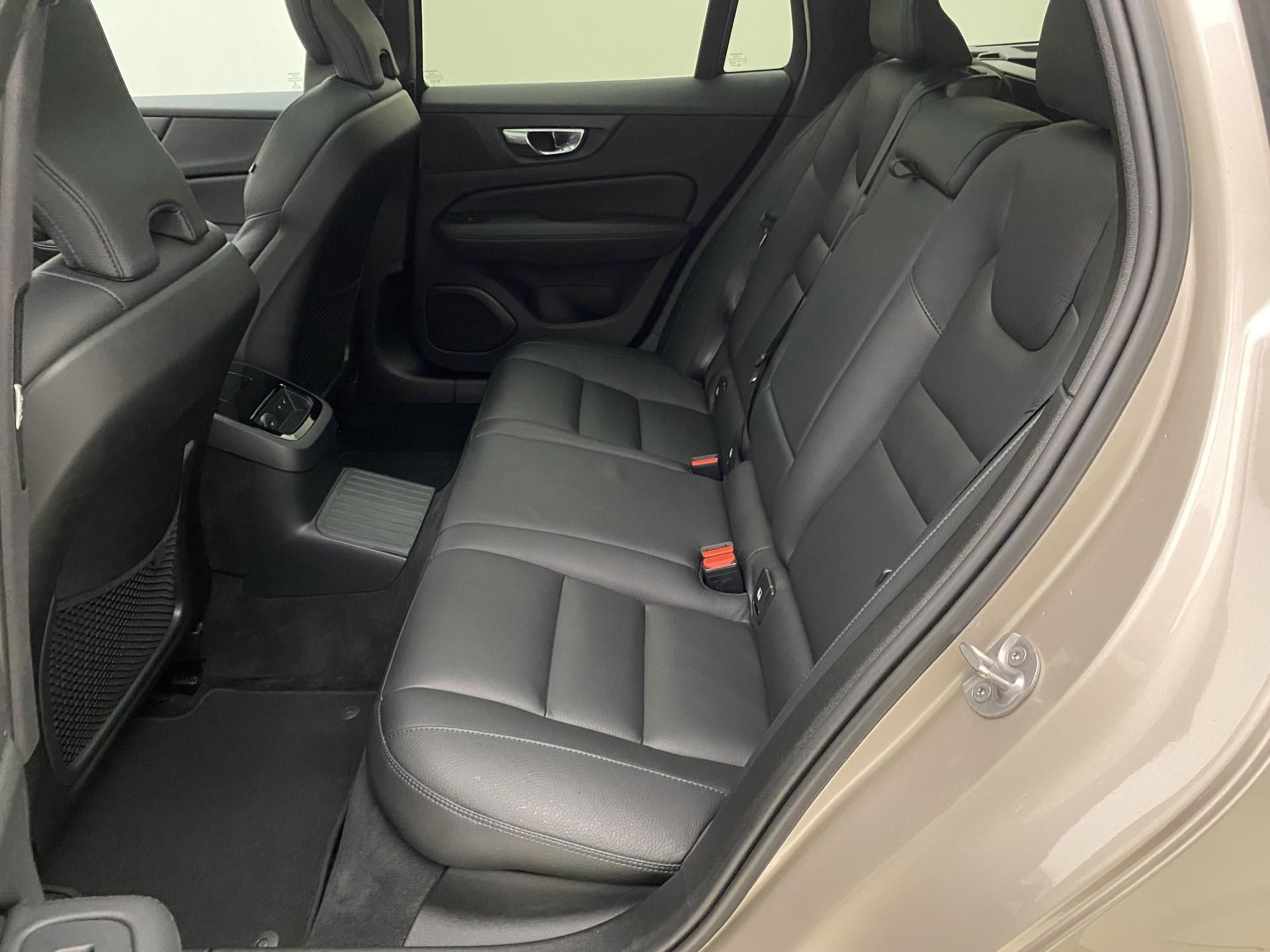 Volvo V60, T6 RECHARGE BRIGHT ULTIMATE CZ - fotka 5