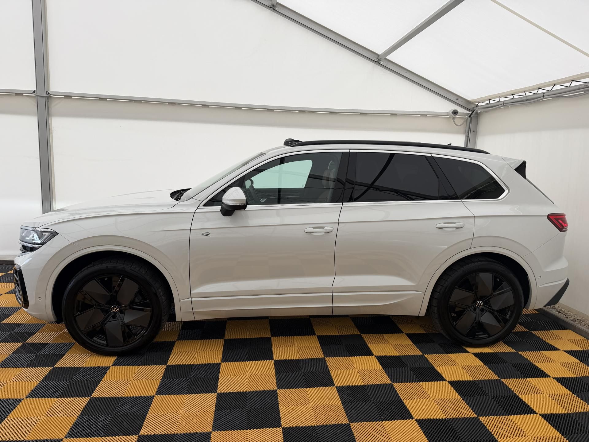 Volkswagen Touareg, 3.0Tdi*210kw*1-MAJ*DPH*R-Line* - fotka 4