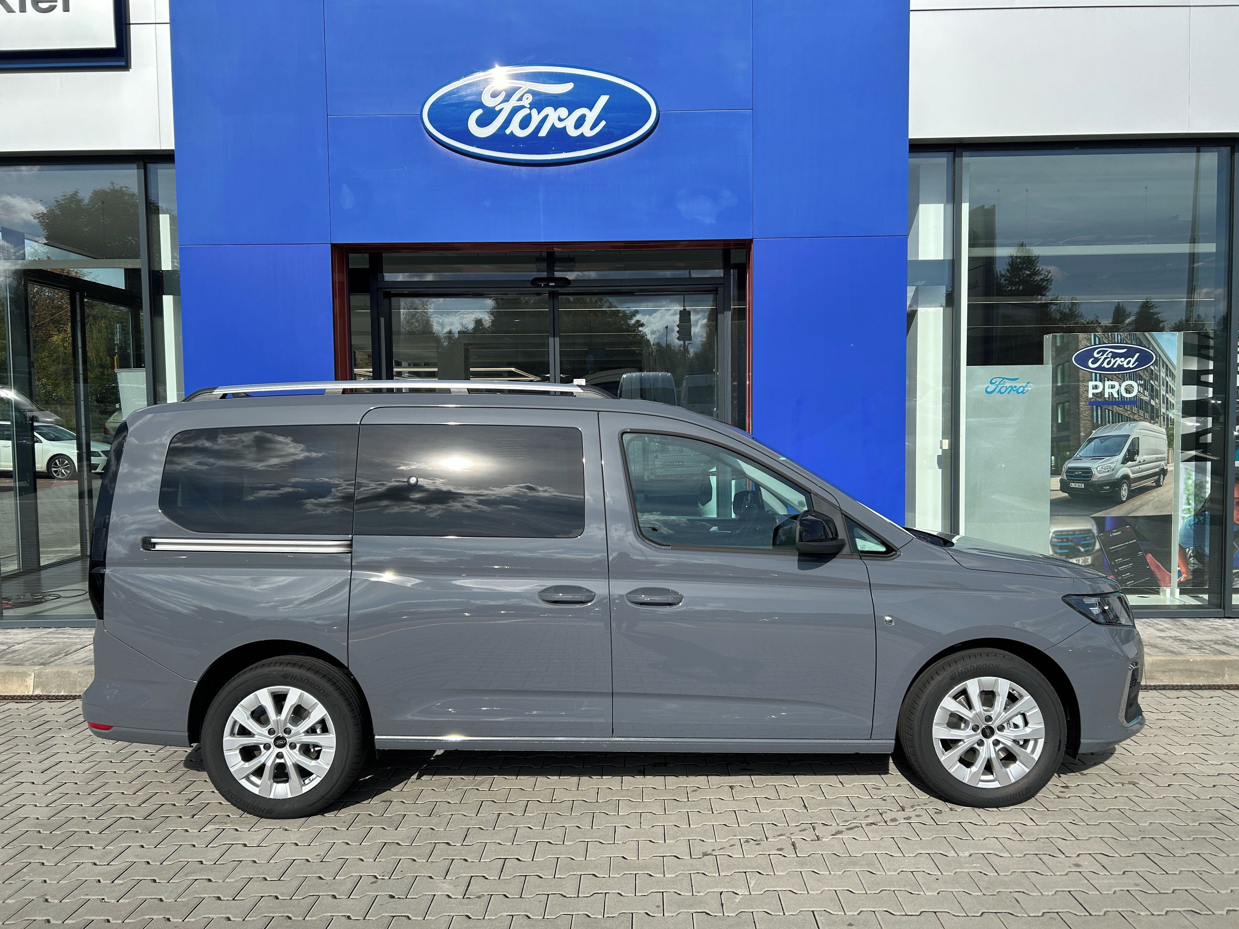 Ford Tourneo Connect, Grand 1.5, 85kW AT Titanium - fotka 3