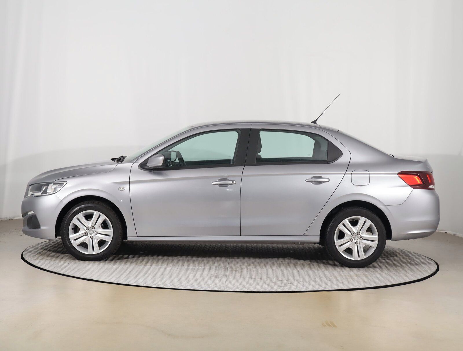 Peugeot 301, 1.6 VTi, Automat, Serv.kniha - fotka 3