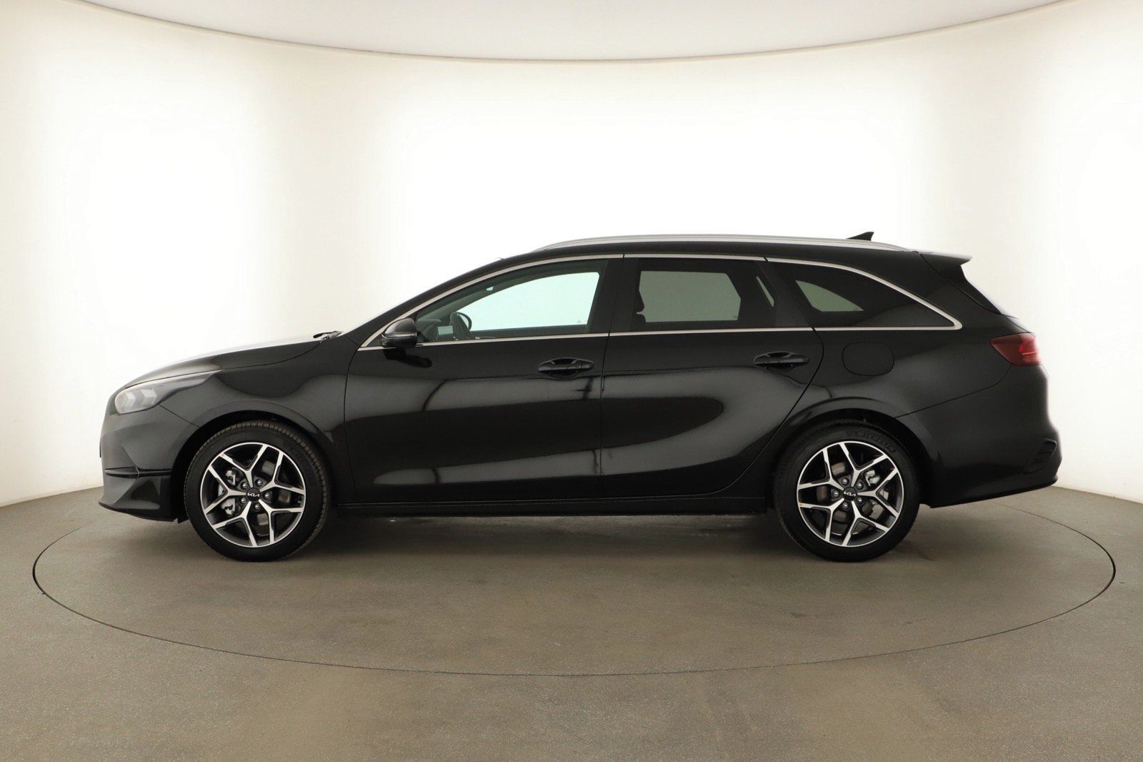 Kia Cee´d, 1.5 T-GDI, Top, Navigace - fotka 2