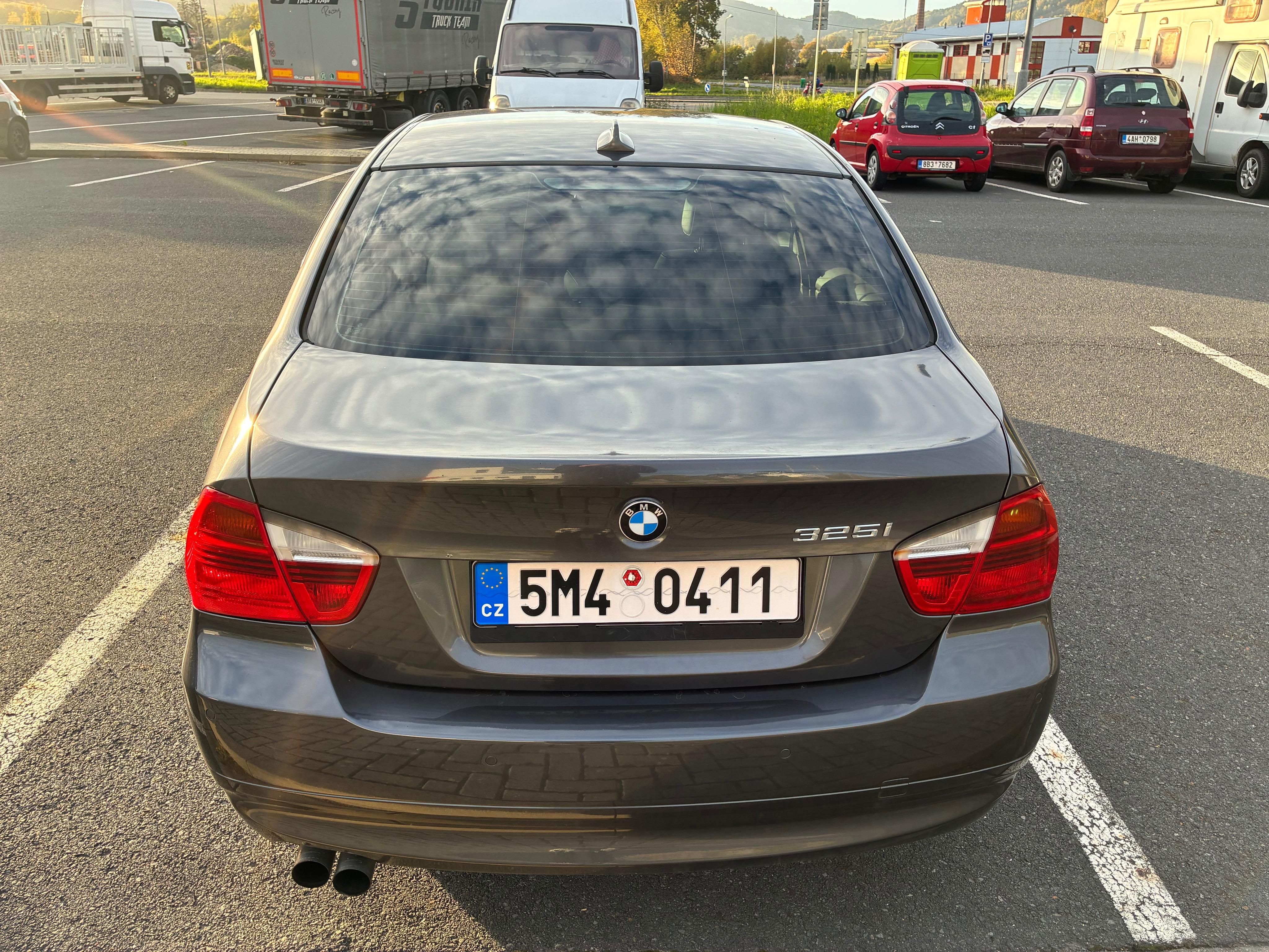 BMW Řada 3, E90 325i - fotka 3
