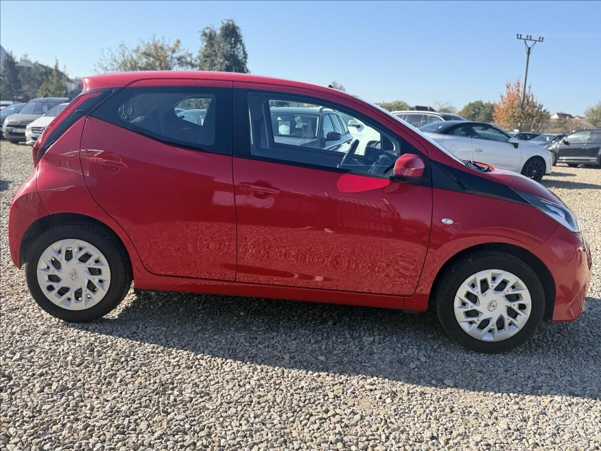 Toyota Aygo, 1,0 i 53kW KLIMA 33.000Km - fotka 3