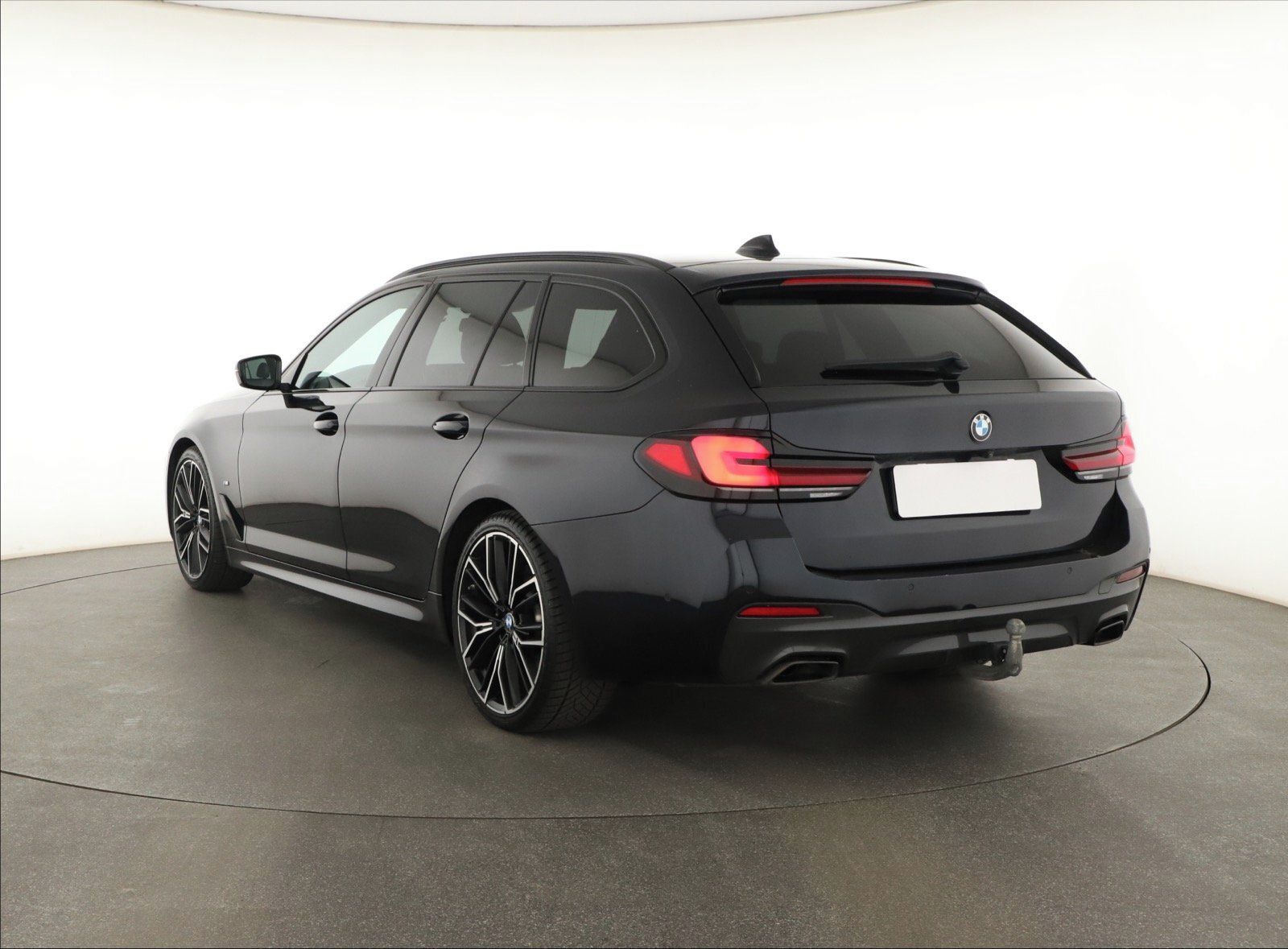 BMW Řada 5, 530d xDrive, M Sport, 4X4 - fotka 4