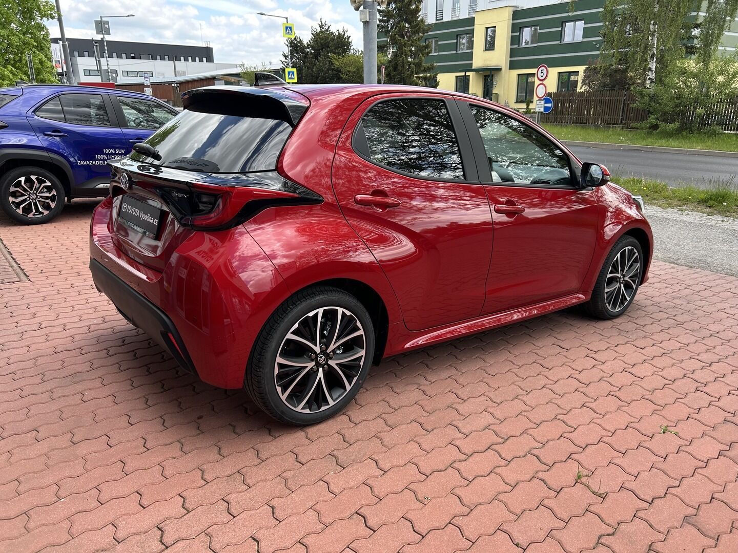 Toyota Yaris, 1,5 hybrid 116 koní STYLE - fotka 5