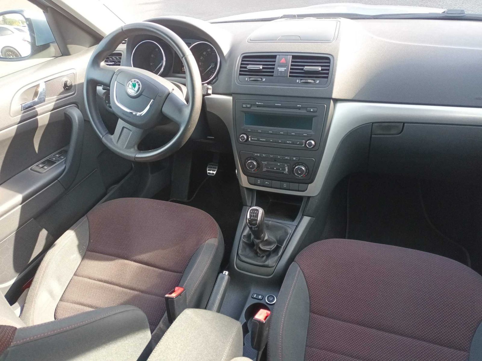 Škoda Yeti, 1.4 TSI, Ambition, Serv.kniha - fotka 3