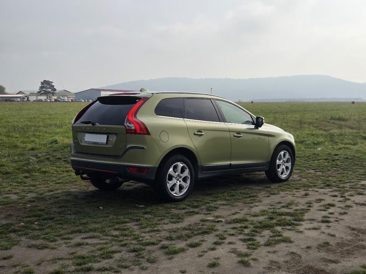 Volvo XC60, 2,4 D5-151KW-AWD- AUTOMAT - fotka 3